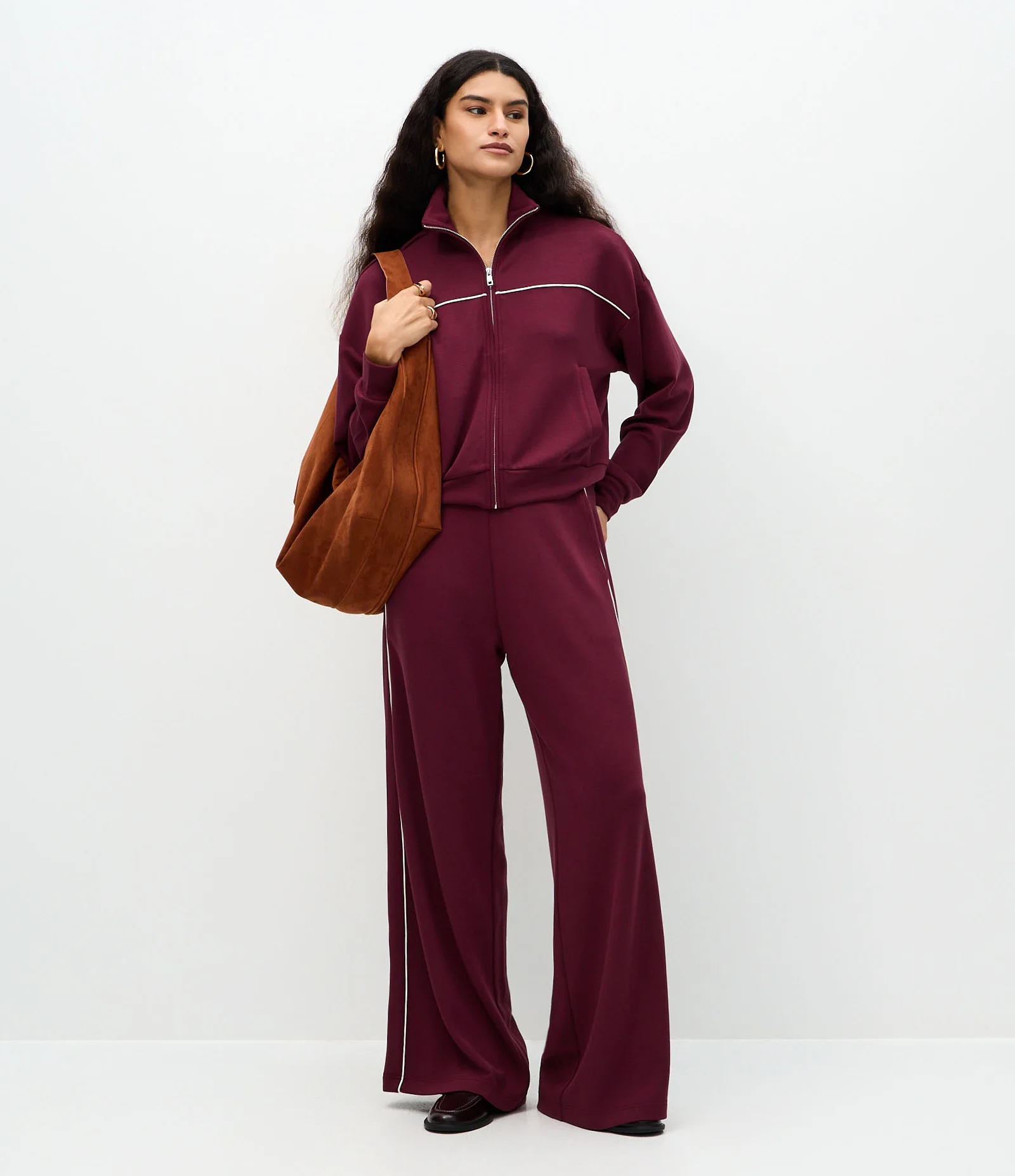 Calça Wide Leg em Moletom sem Felpa com Piping Contrastante Vinho 1