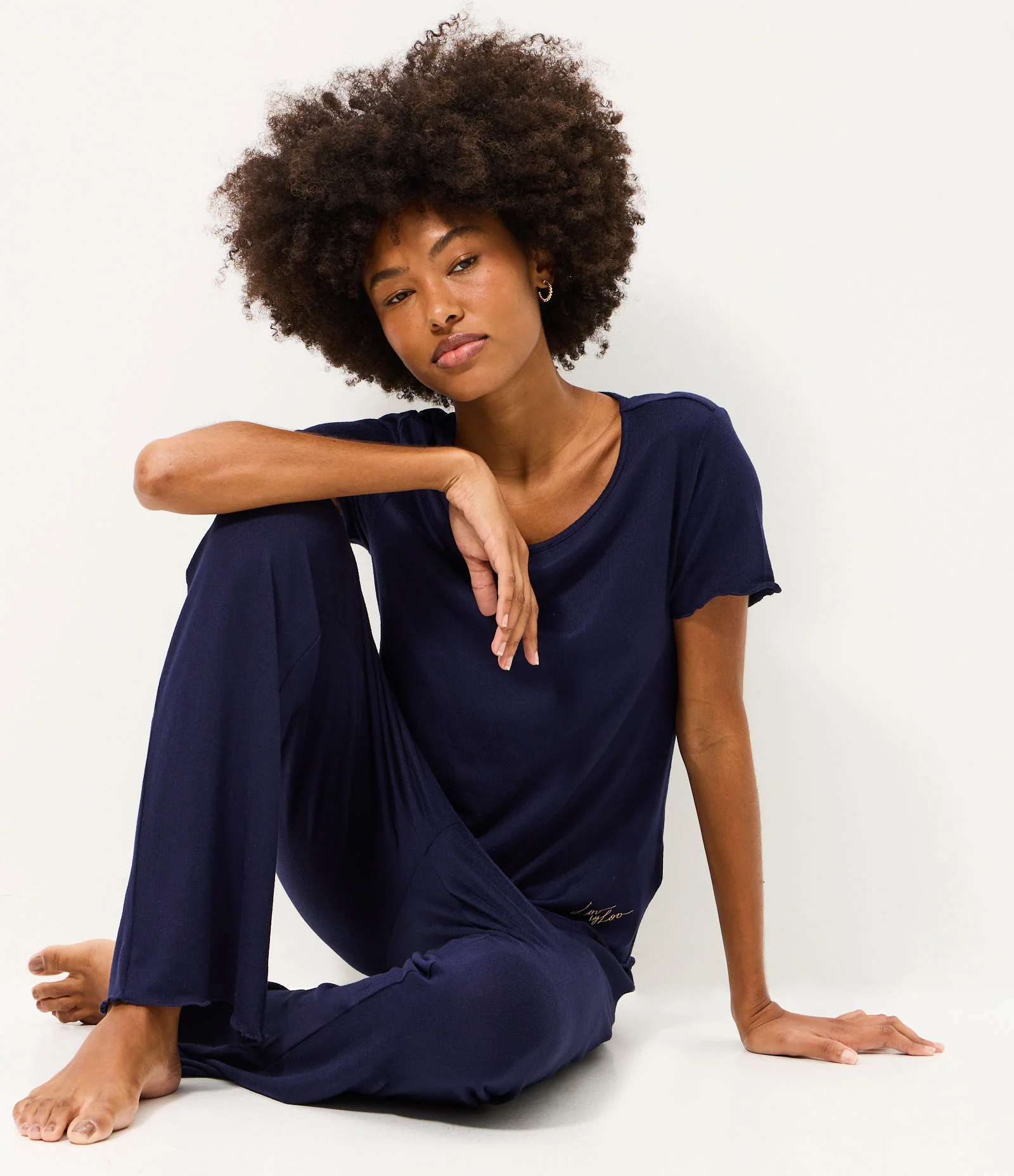 Pijama Longo em Tricô Leve com Bordado Azul 1
