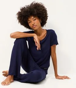 Pijama Longo em Tricô Leve com Bordado