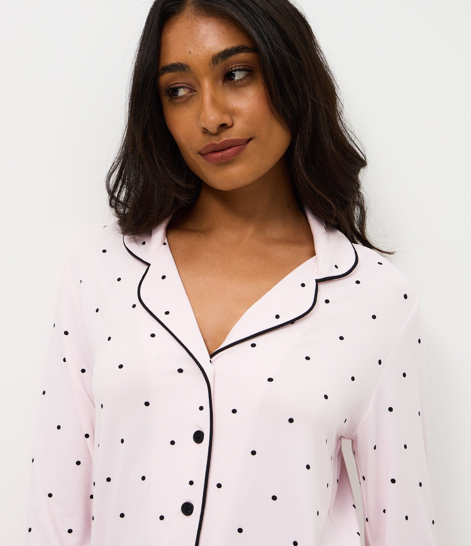 Pijama Longo Americano em Peach Touch com Estampa Poá Lilás/Preto 2