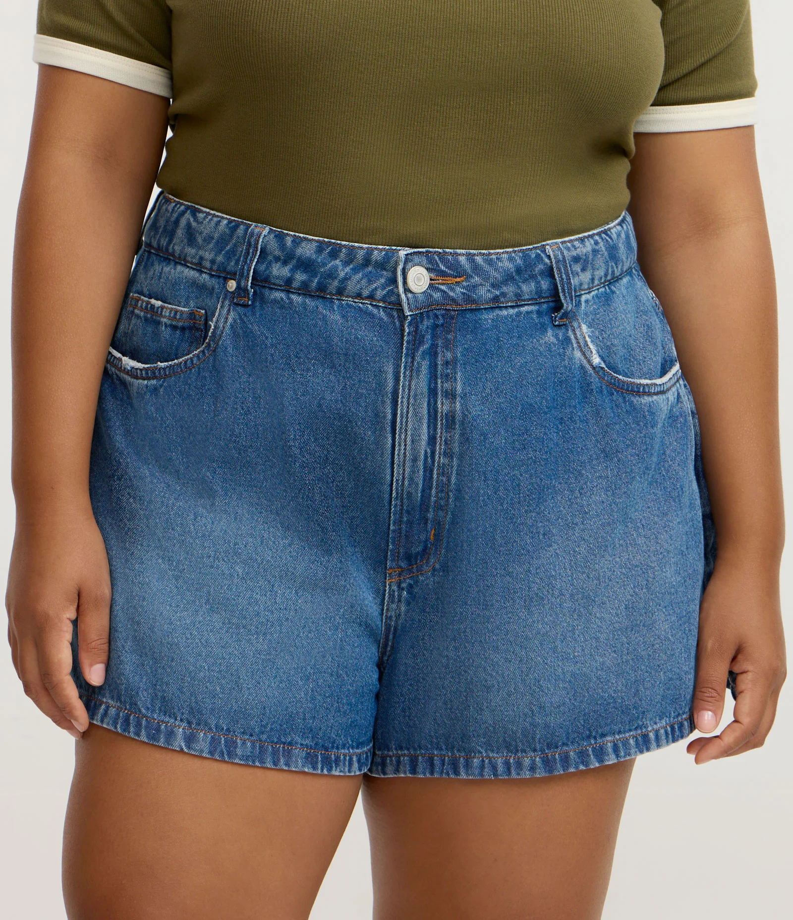 Short Boyfriend em Jeans com Abertura Lateral Curve & Plus Size Azul 2