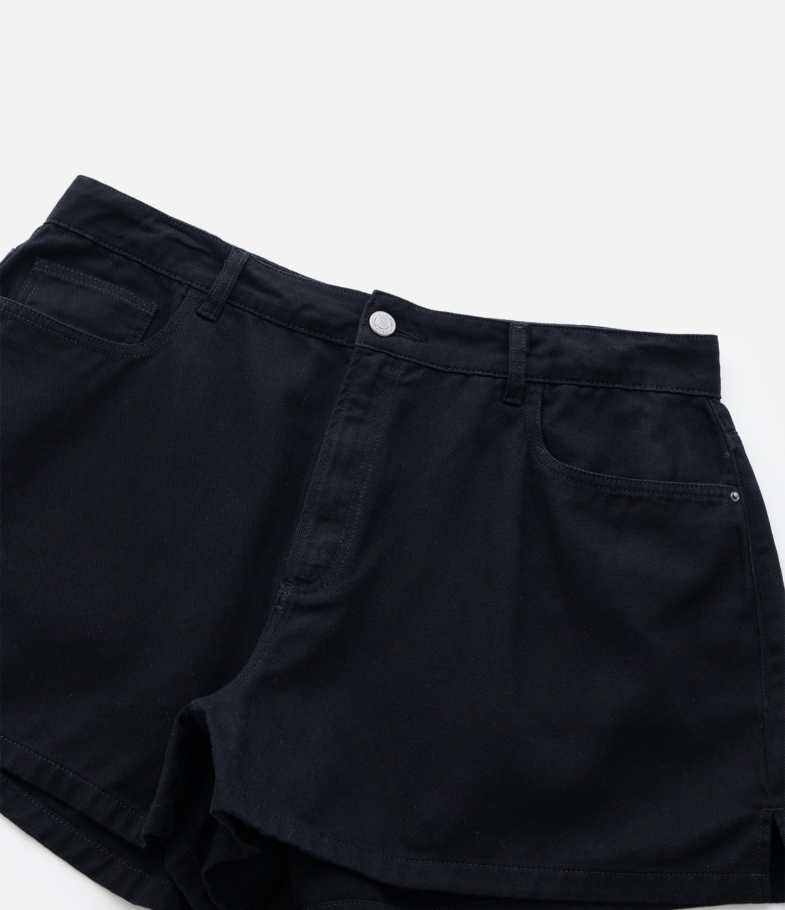 Short Boyfriend em Sarja com Abertura Lateral Curve & Plus Size Preto 5