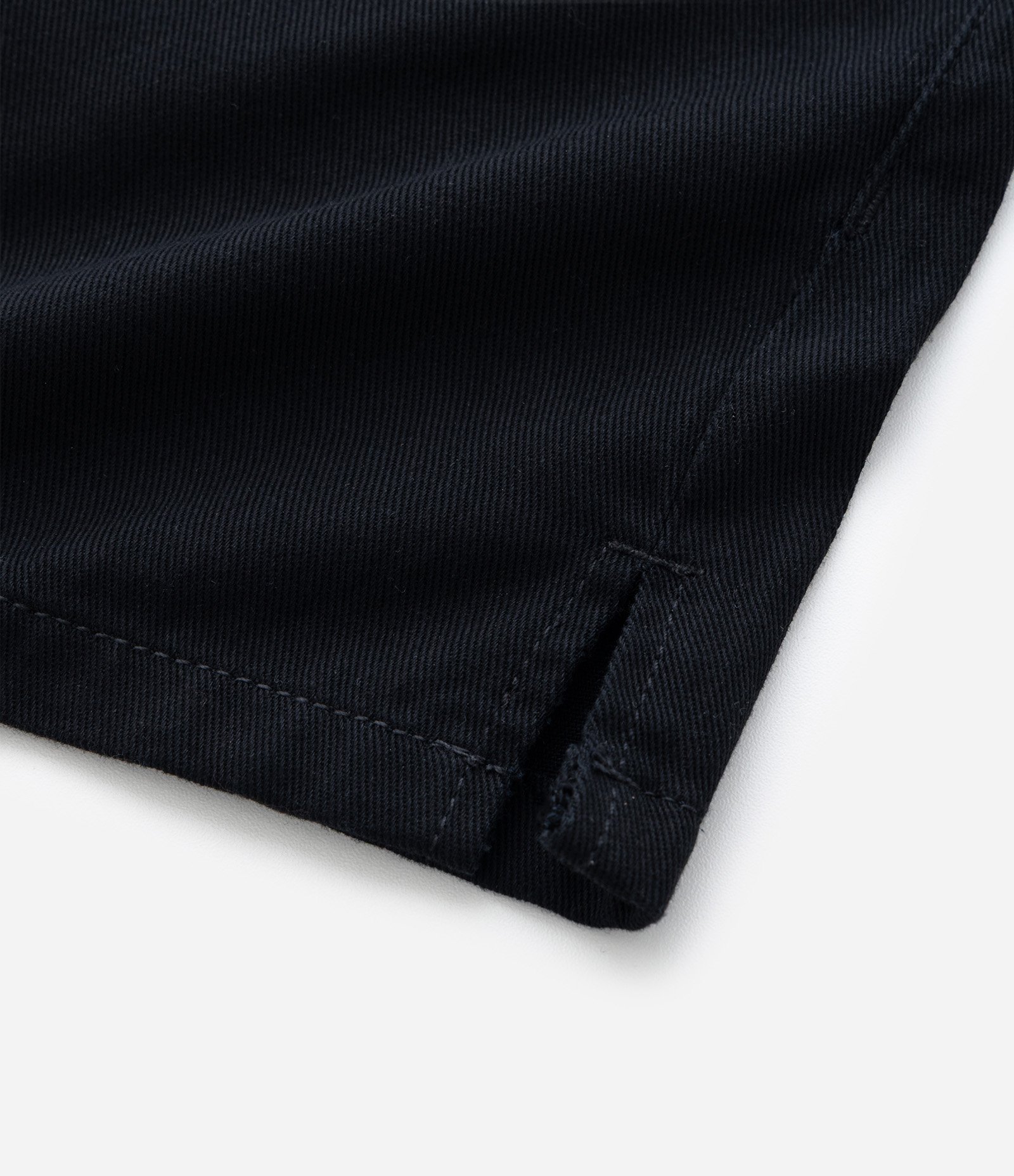 Short Boyfriend em Sarja com Abertura Lateral Curve & Plus Size Preto 6