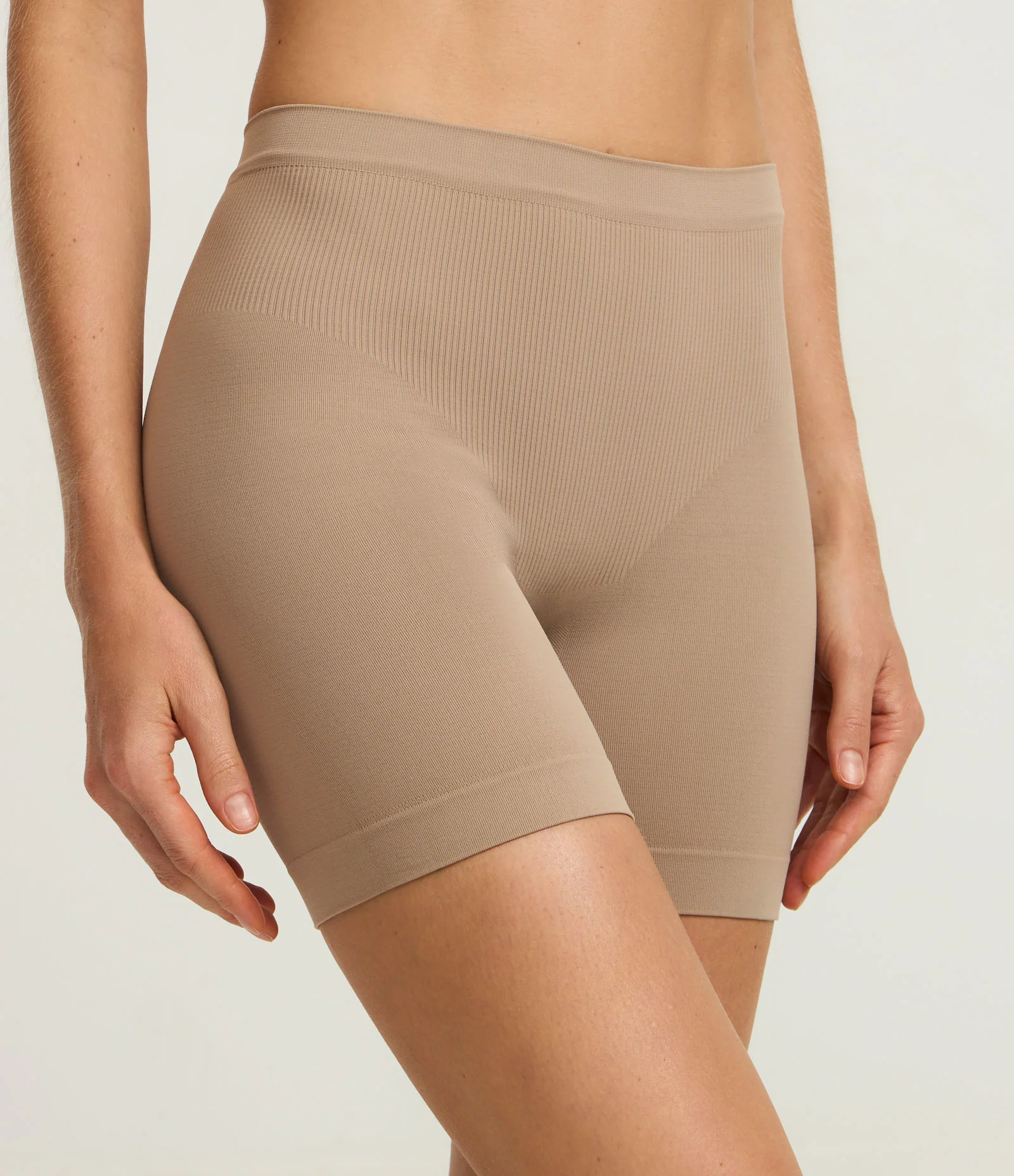 Bermuda Modeladora Seamless em Poliamida com Cintura Alta Bege 1