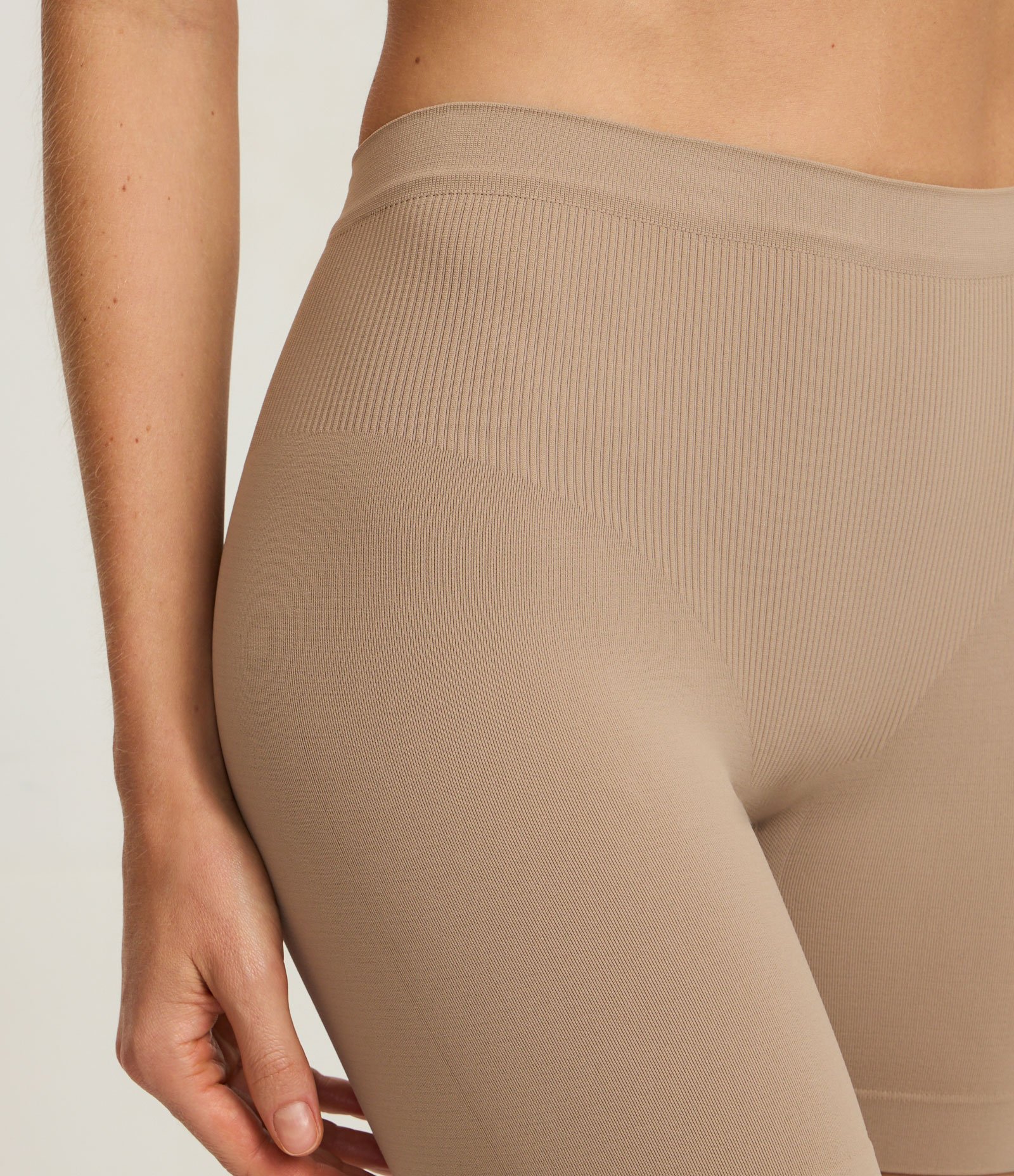 Bermuda Modeladora Seamless em Poliamida com Cintura Alta Bege 2