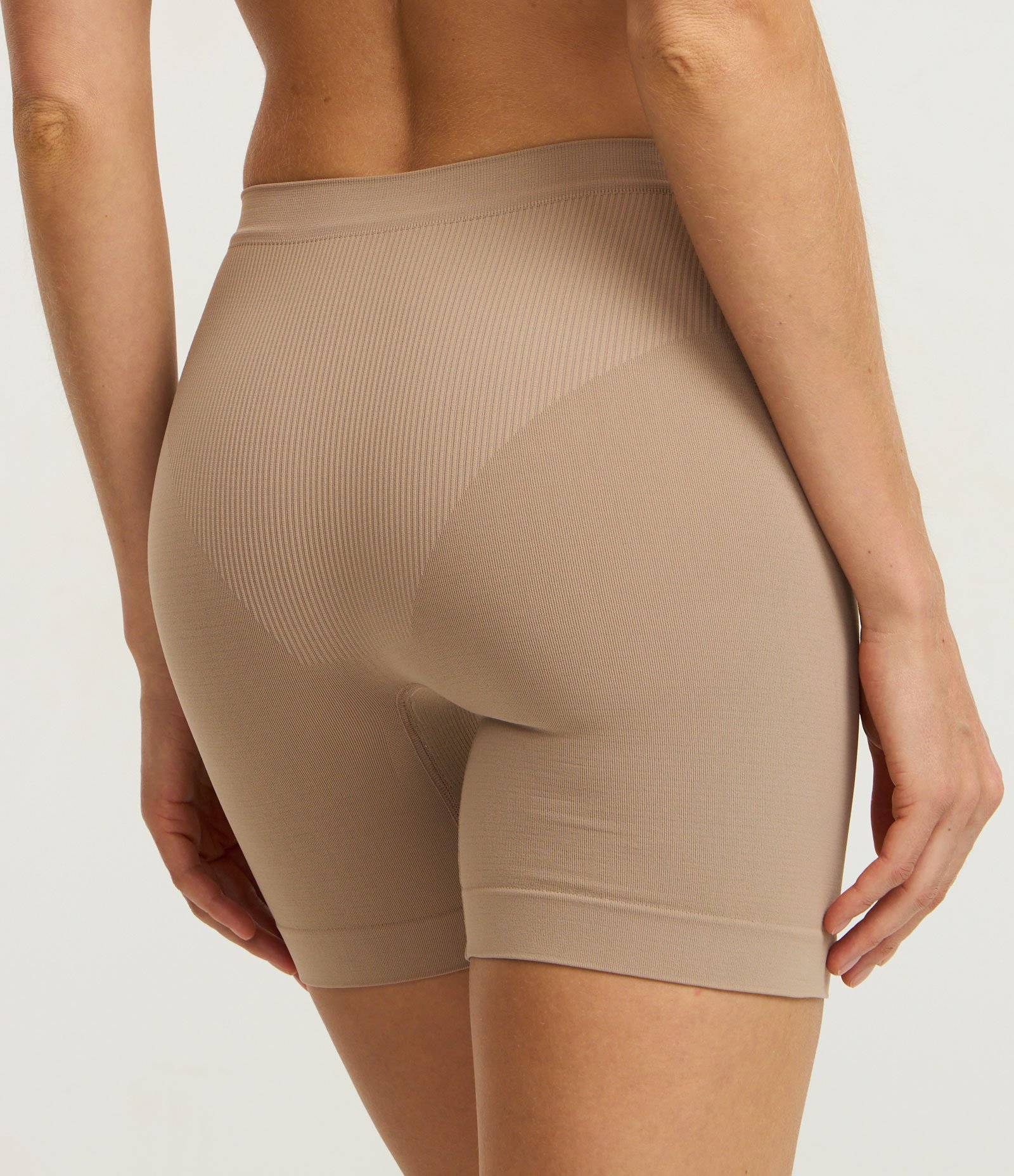 Bermuda Modeladora Seamless em Poliamida com Cintura Alta Bege 3