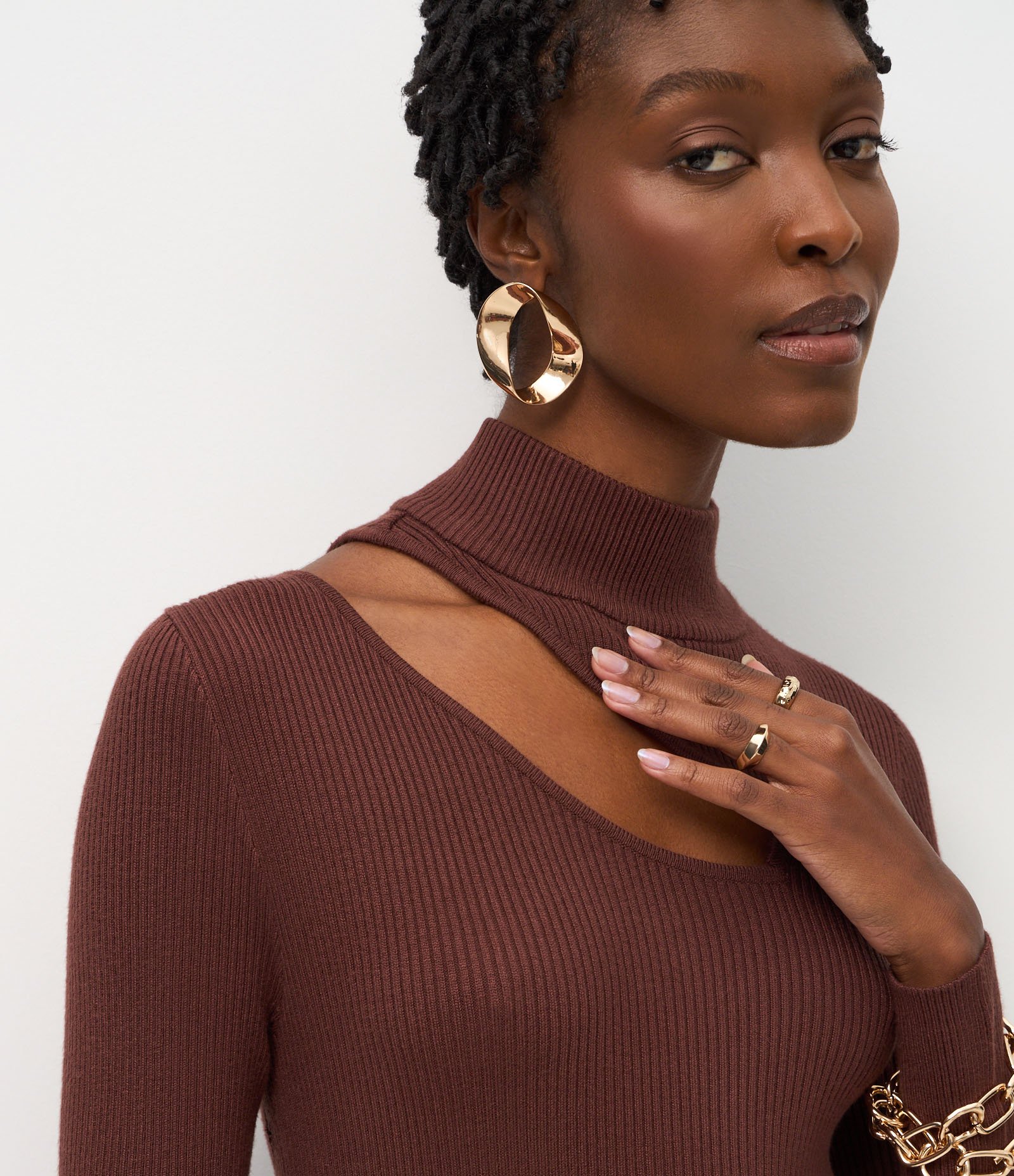 Blusa Canelada em Tricô com Vazado no Ombro Marrom 3