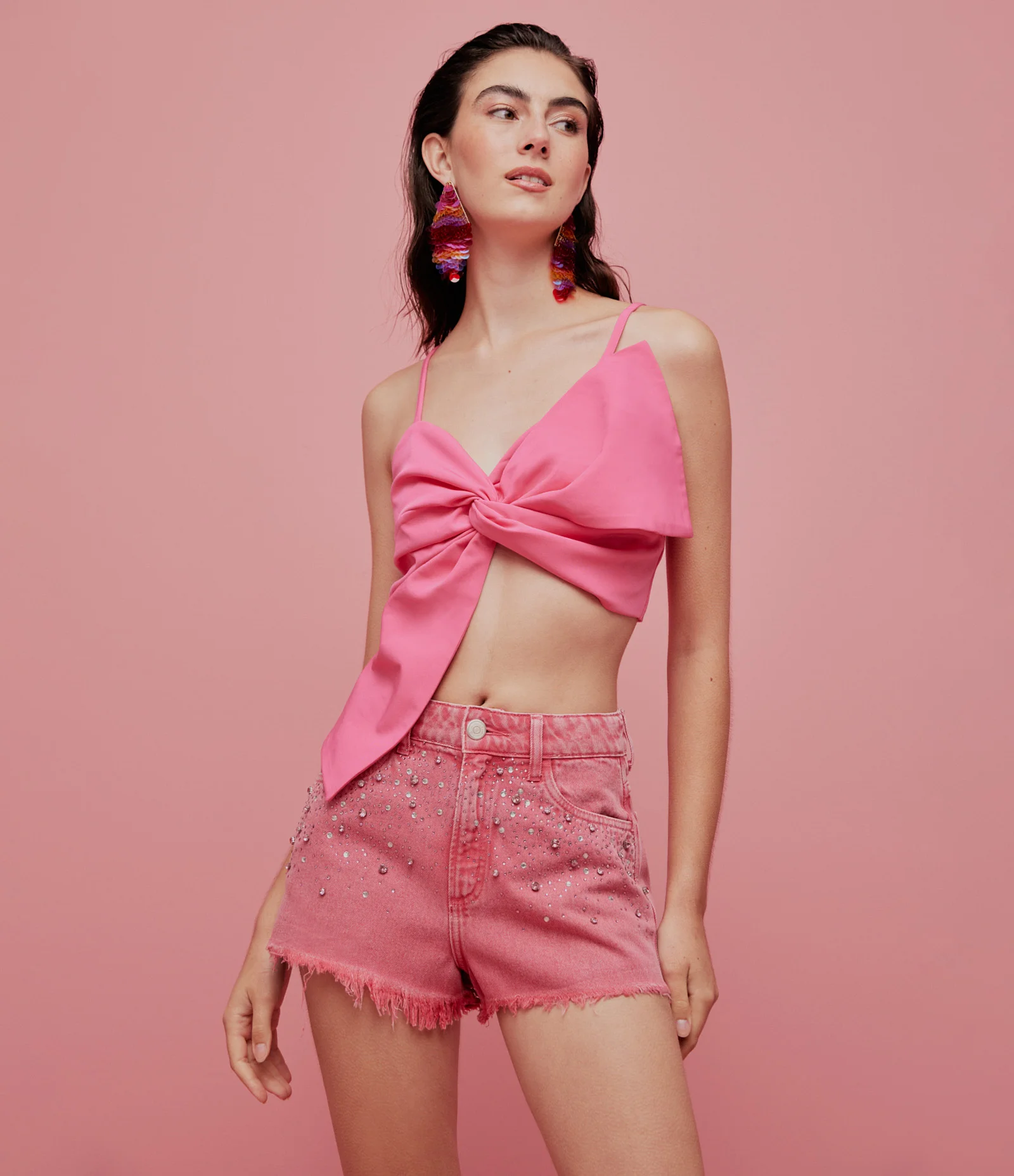 Short Cintura Alta em Jeans com Brilhos e Barra Desfeita Rosa 1