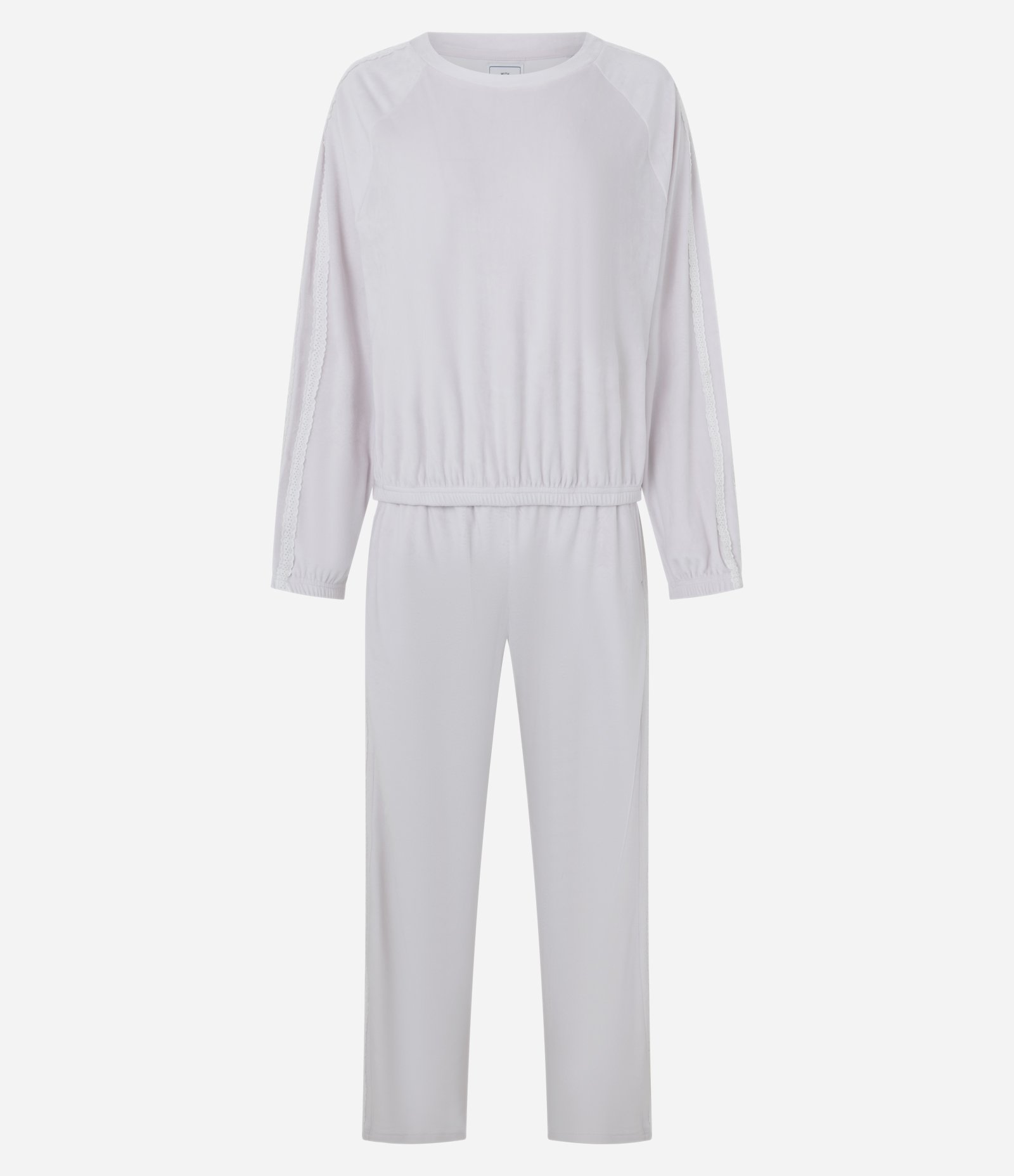 Pijama Longo em Plush com Detalhe de Renda Branco 6