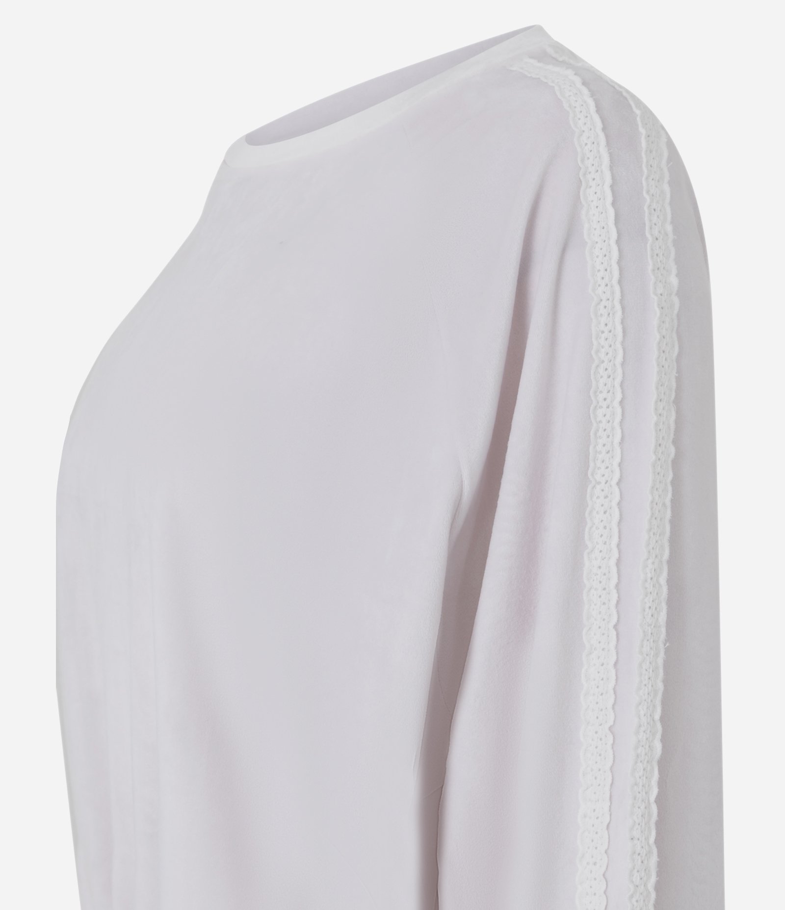 Pijama Longo em Plush com Detalhe de Renda Branco 7