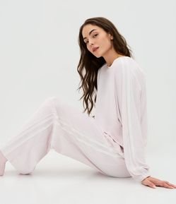 Pijama Longo em Plush com Detalhe de Renda
