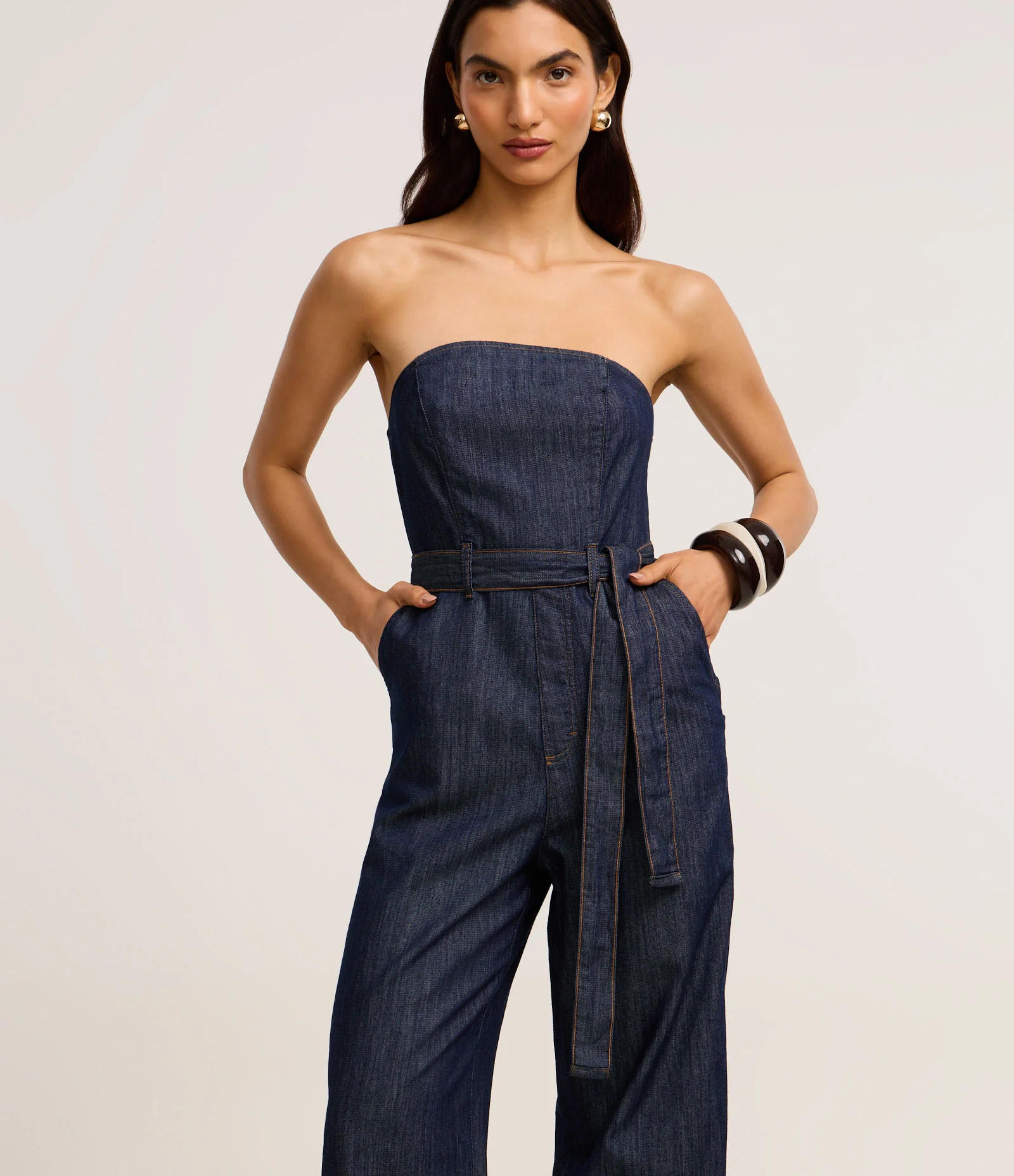 Macacão Sem Alça em Jeans com Cinto Amarração Escuro 2