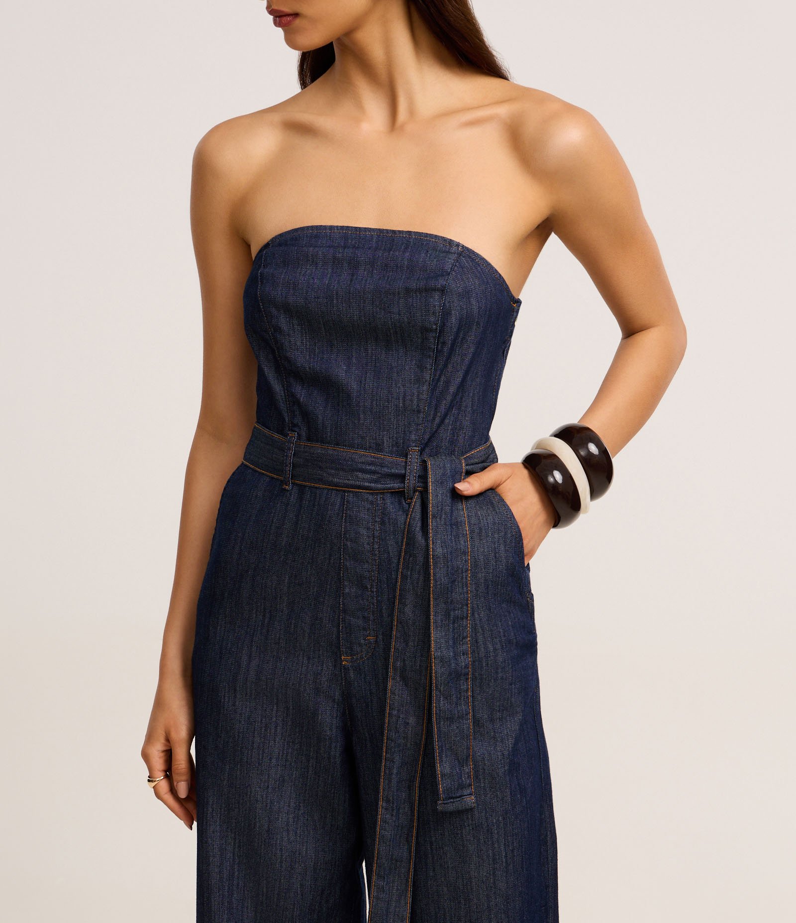 Macacão Sem Alça em Jeans com Cinto Amarração Escuro 3