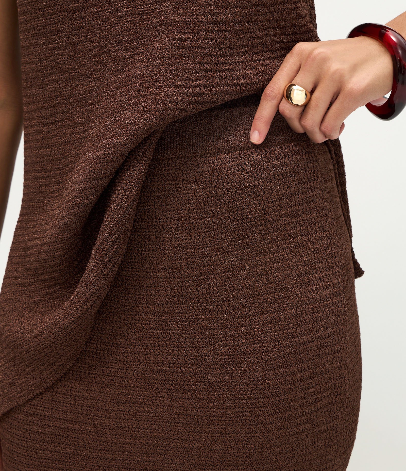 Saia Midi em Tricô com Fenda Traseira Marrom 5