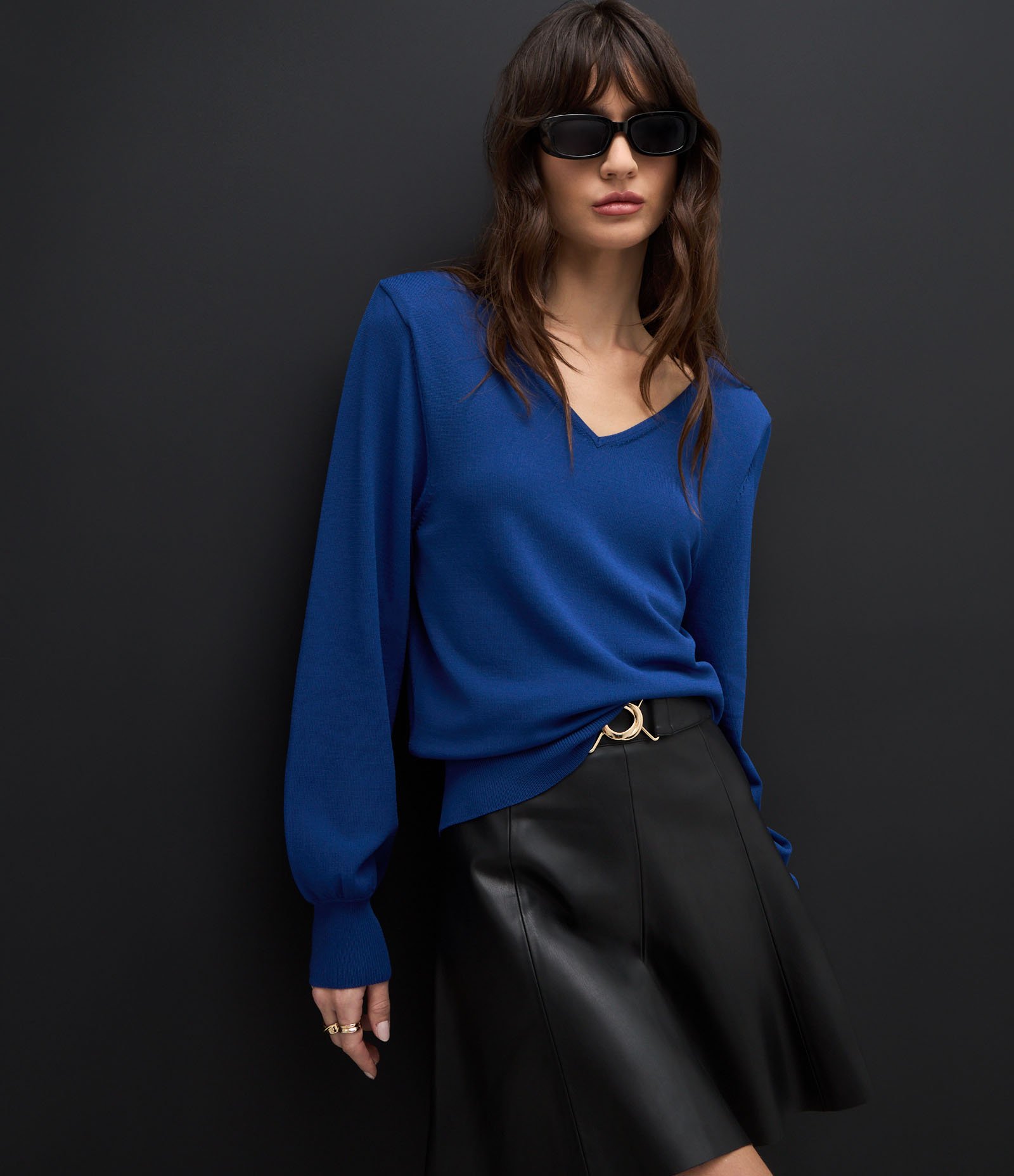 Blusa Manga Longa em Tricô com Decote V e Ombreira Azul 3