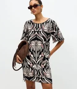Vestido T-Shirt em Viscose com Estampa de Folhagens