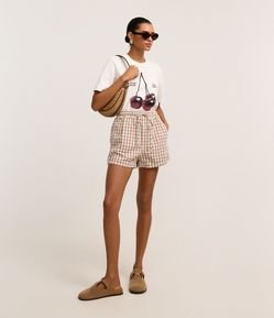 Short em Sarja com Barra Dobrada e Estampa Xadrez Vichy