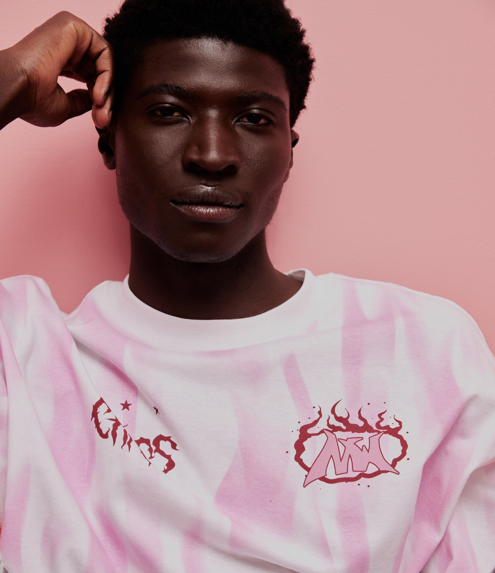 Camiseta Oversized Sportcore em Algodão com Estampa Chaos Branco / Rosa 11