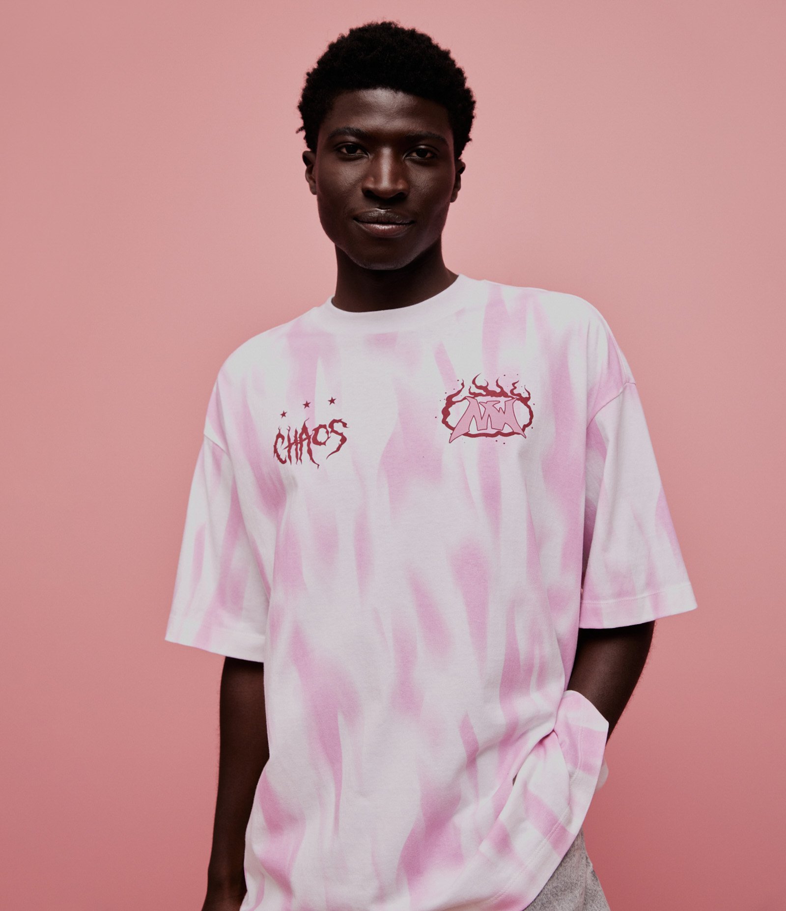 Camiseta Oversized Sportcore em Algodão com Estampa Chaos Branco / Rosa 12