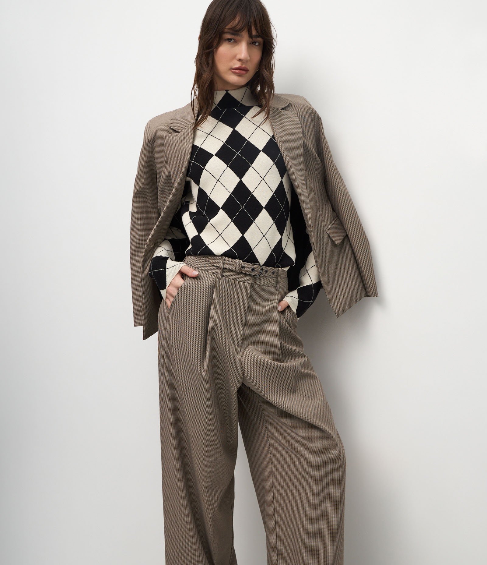 Calça Wide Leg Alfaiatada com Estampa Pied de Poule Marrom 4