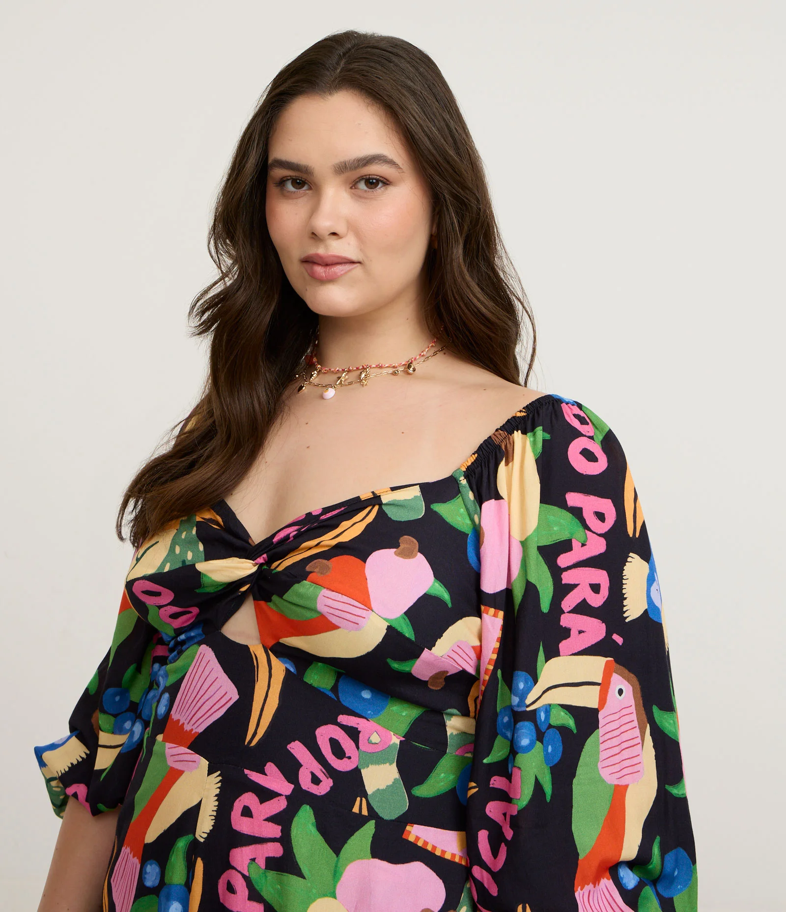 Macacão em Chalis com Estampa Tropical Curve & Plus Size Multicores 3