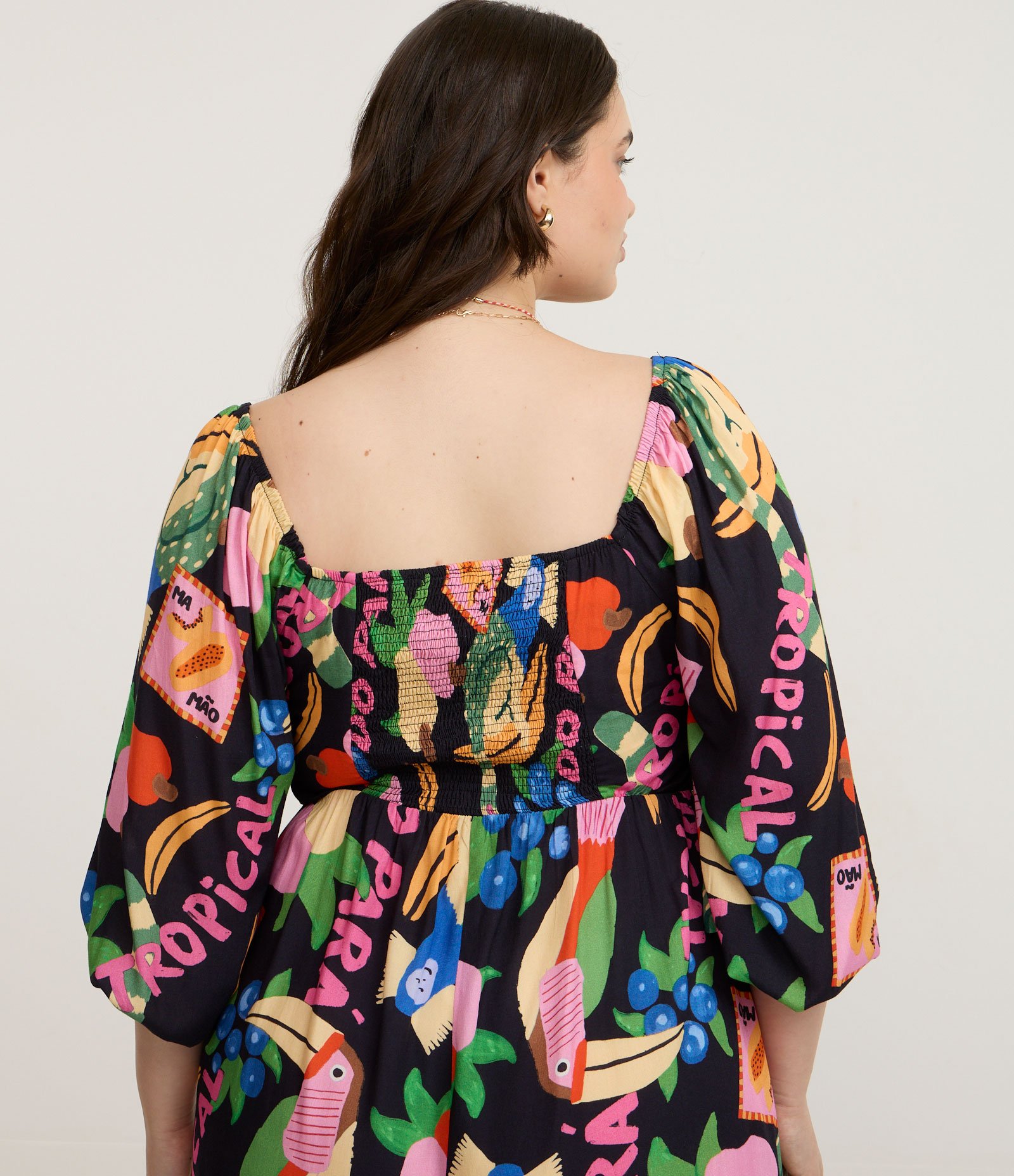 Macacão em Chalis com Estampa Tropical Curve & Plus Size Multicores 4