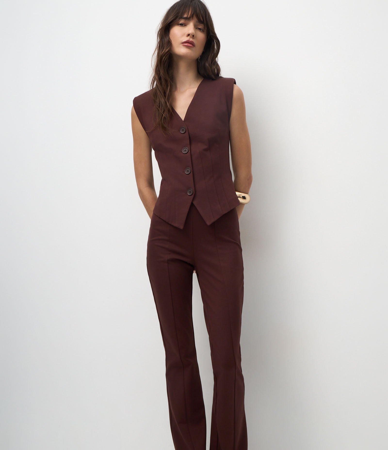 Calça Flare em Ponto Roma com Recortes Bordô 2