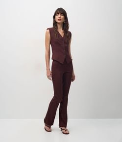 Calça Flare em Ponto Roma com Recortes