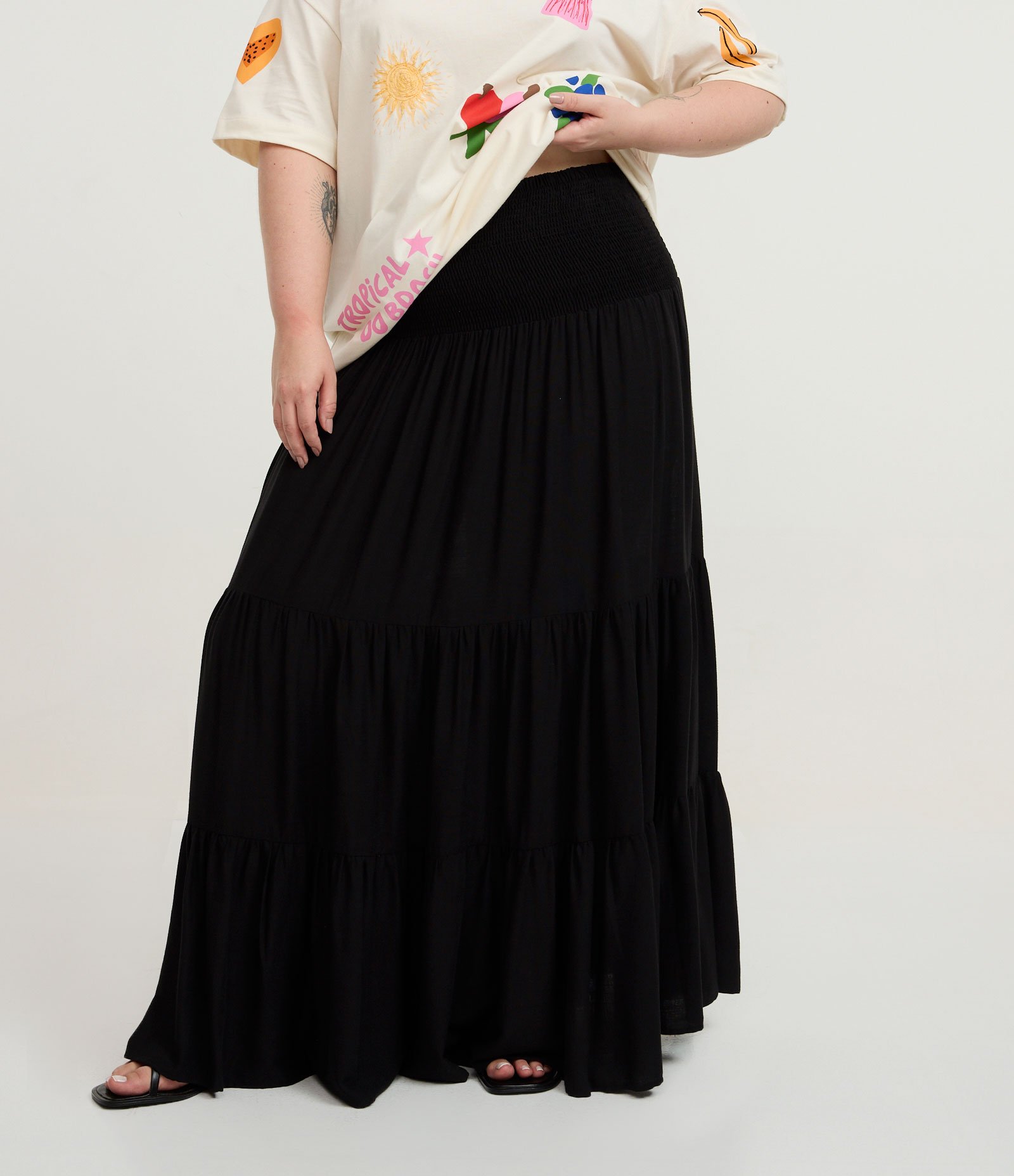 Saia Longa com Lastex no Cós e Camadas Marias Curve & Plus Size Preto 2