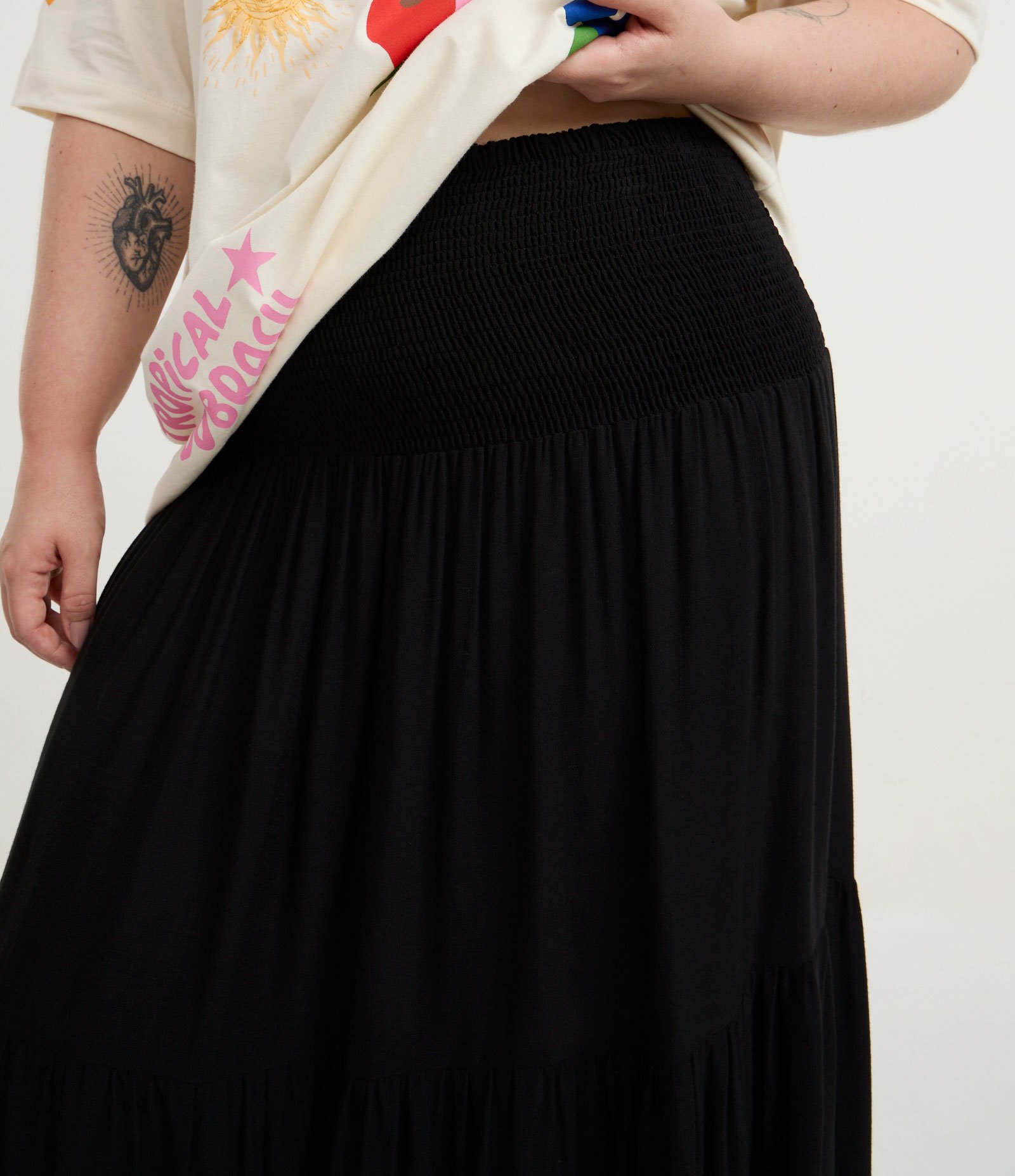 Saia Longa com Lastex no Cós e Camadas Marias Curve & Plus Size Preto 3