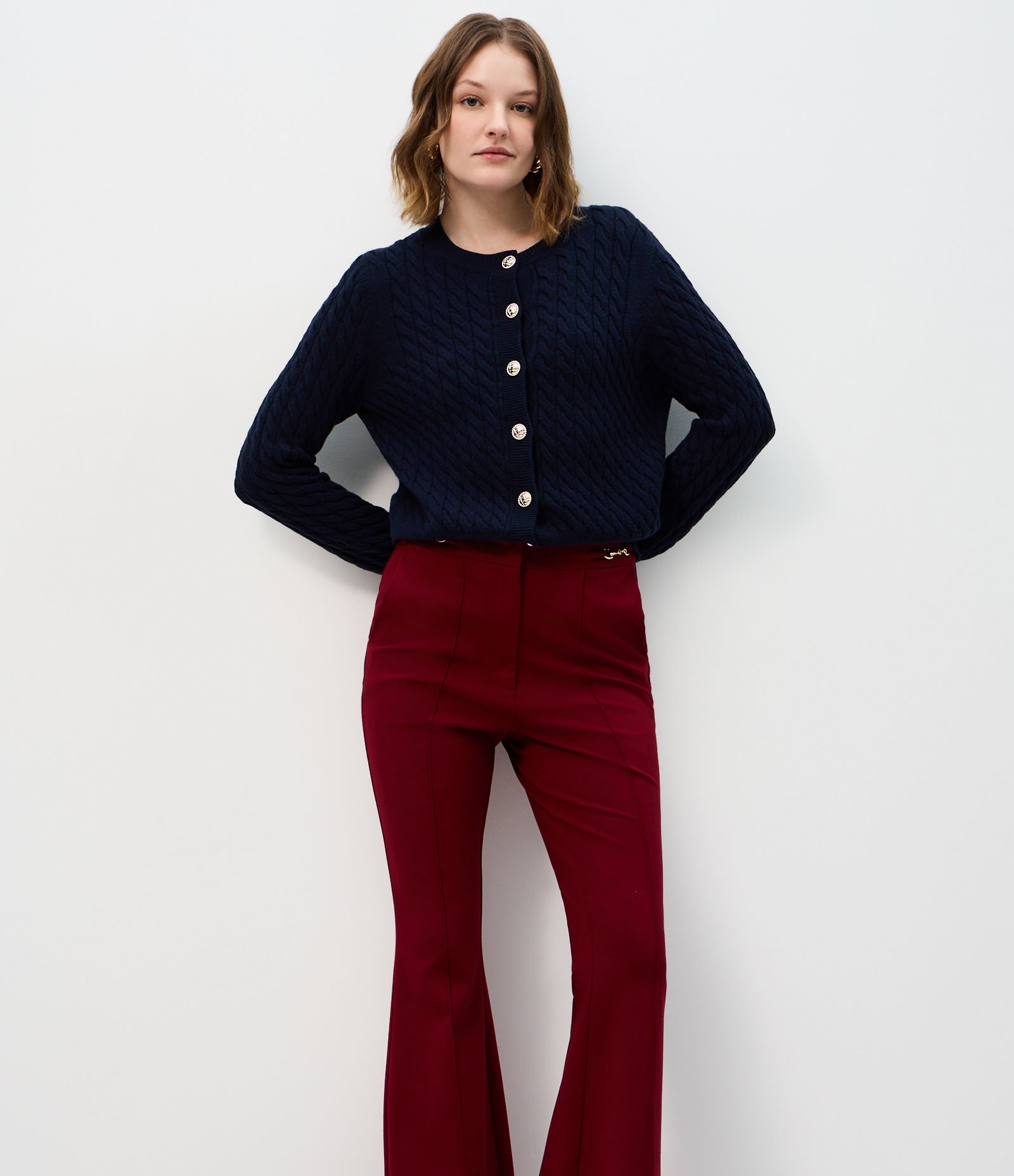 Calça Flare com Enfeite Metálico no Cós Vermelho 2