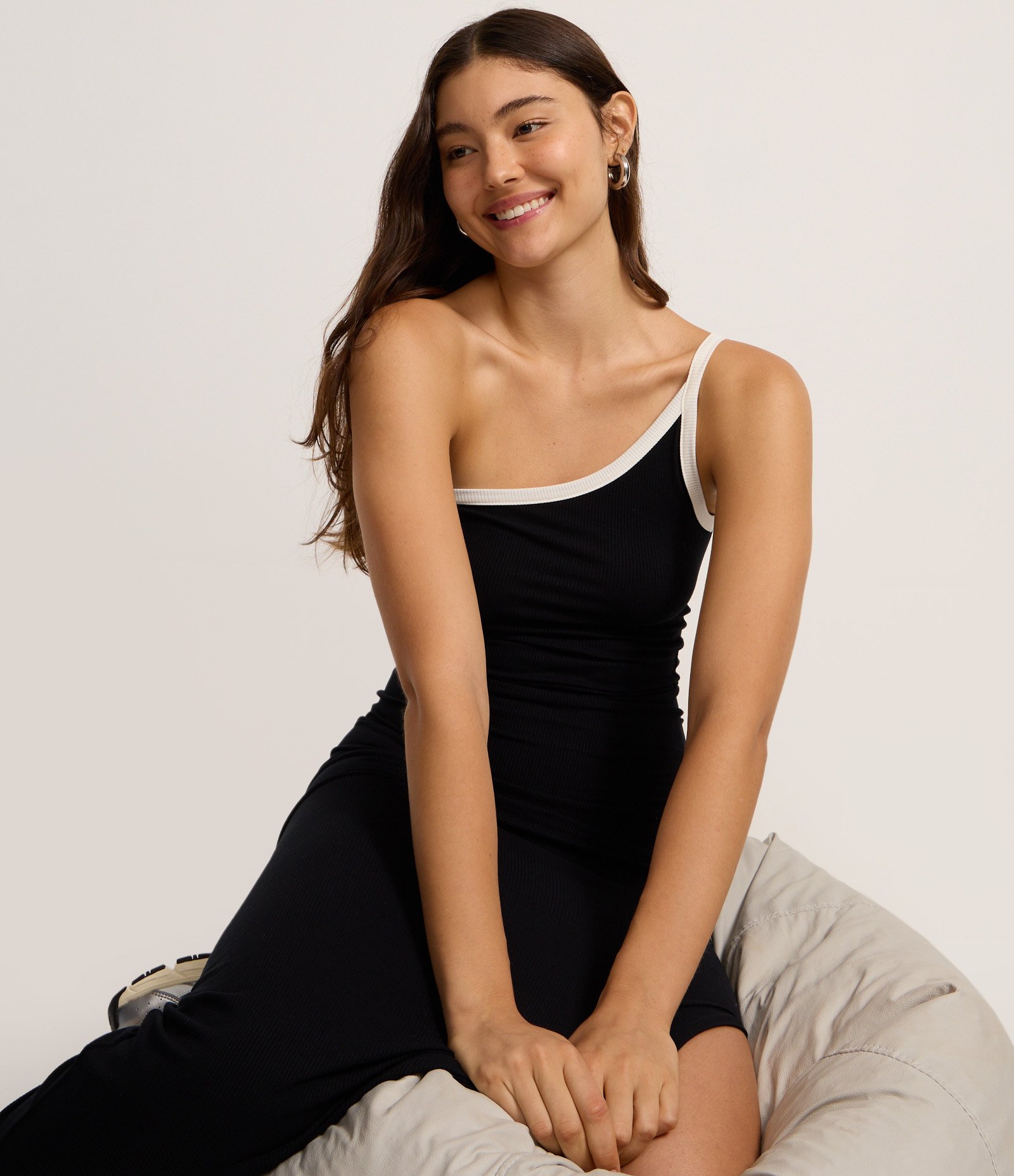 Vestido em Ribana com Ombro Único e Viés Contrastantes Preto 3