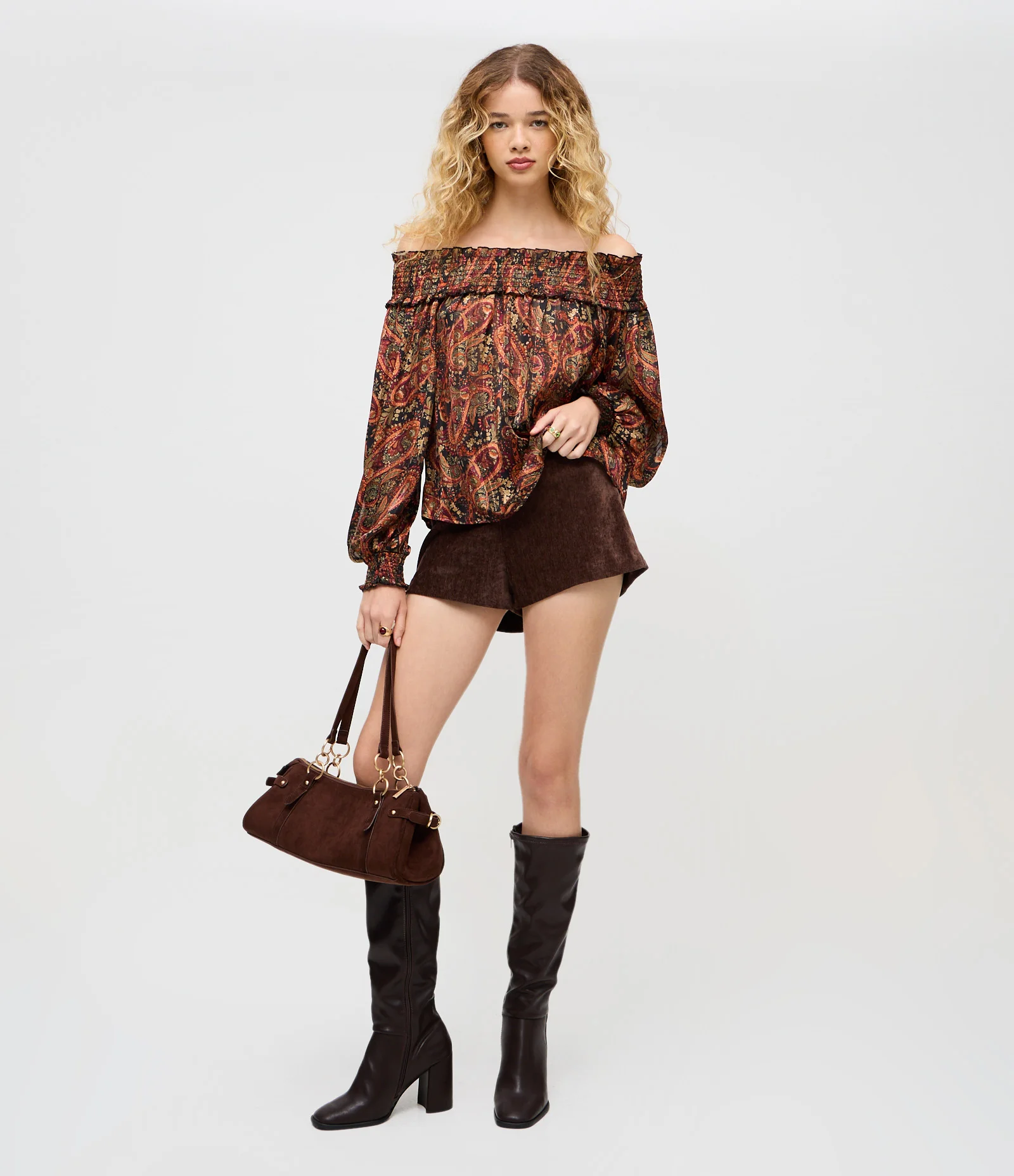 Short Curto Aveludado com Zíper Lateral Marrom 3