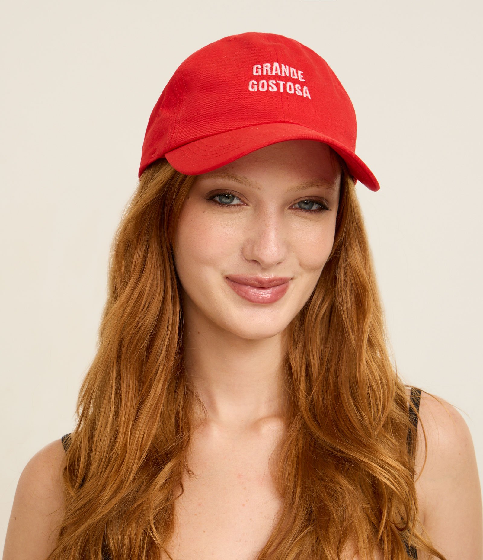 Boné Aba Curva em Sarja com Bordado Grande Gostosa Vermelho 6
