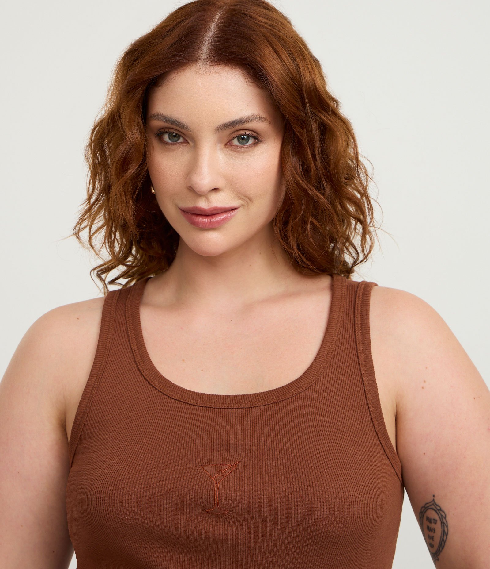 Regata em Ribana com Bordado Taça Curve & Plus Size Marrom 3