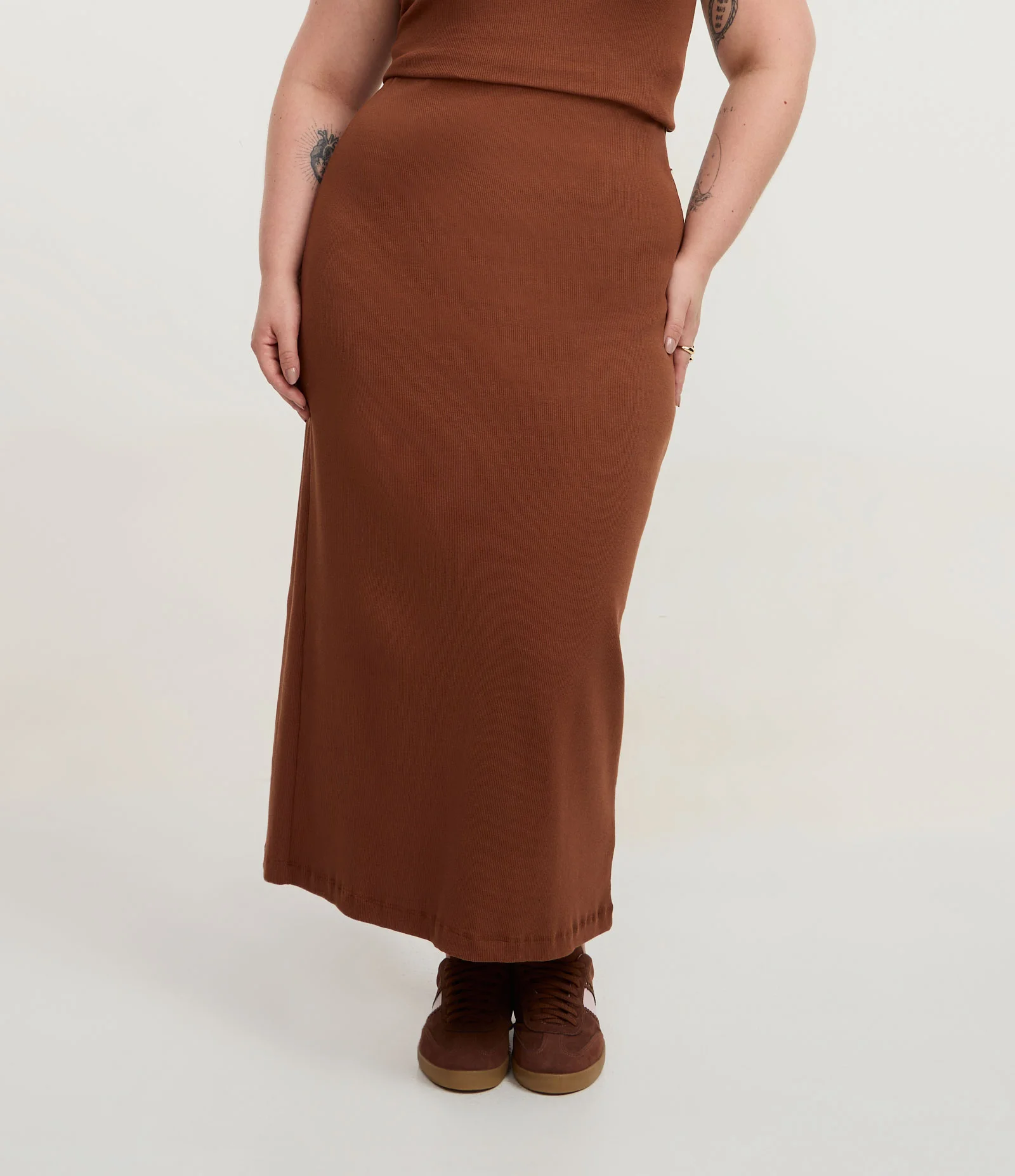 Saia Midi Canelada com Fenda Curve & Plus Size Marrom 2