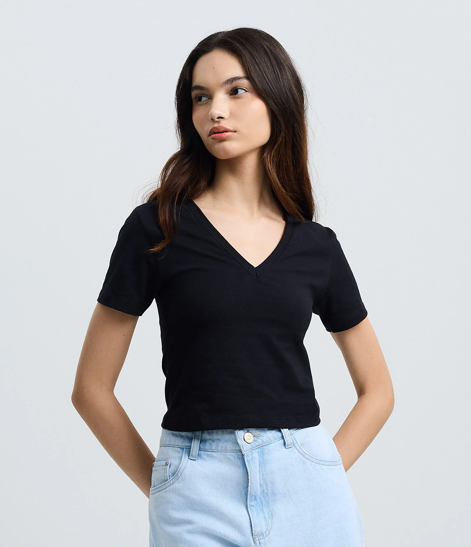 Blusa Regular em Cotton com Decote V Preto 1