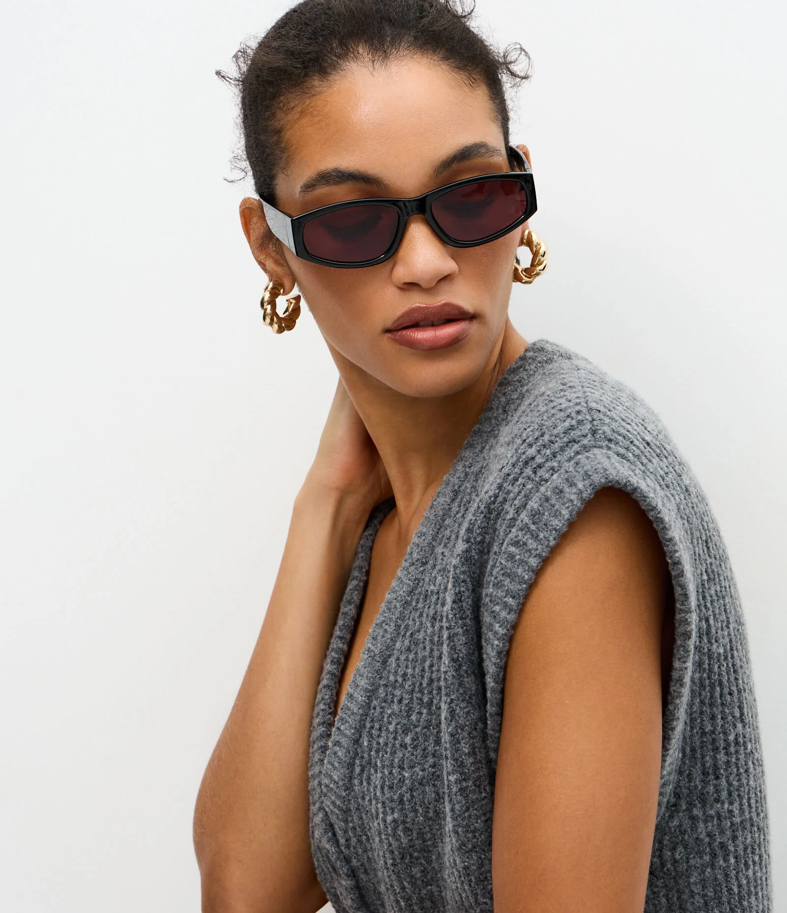 Colete Regular em Tricô com Abotoamento Frontal Cinza 3