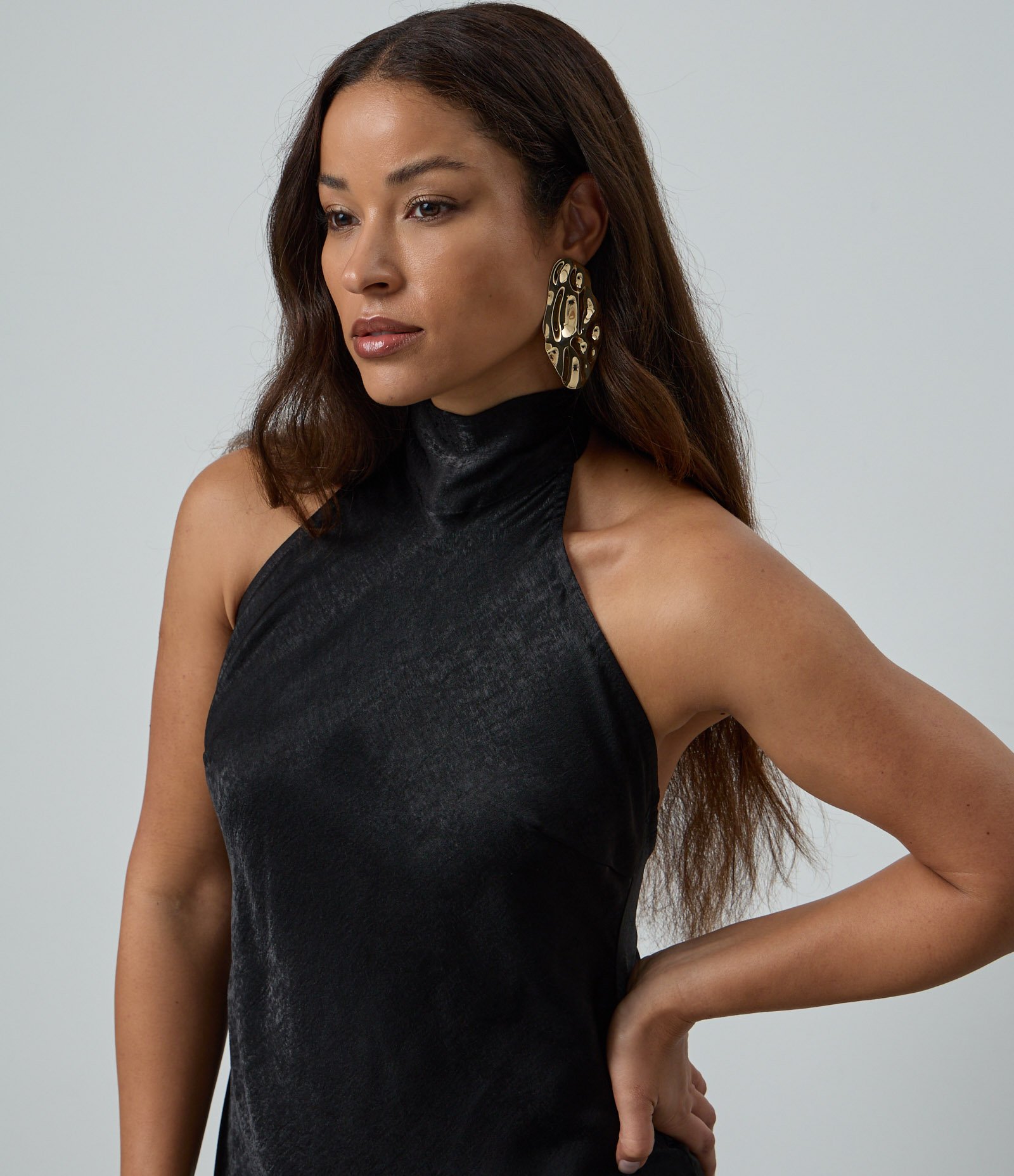 Vestido Midi em Cetim Frente Única com Amarração nas Costas Preto 3