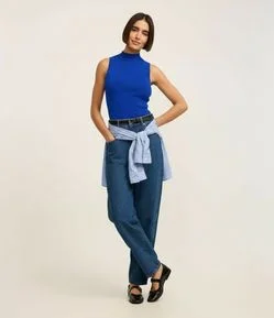 Blusa em Tricô com Golinha e Textura Canelada