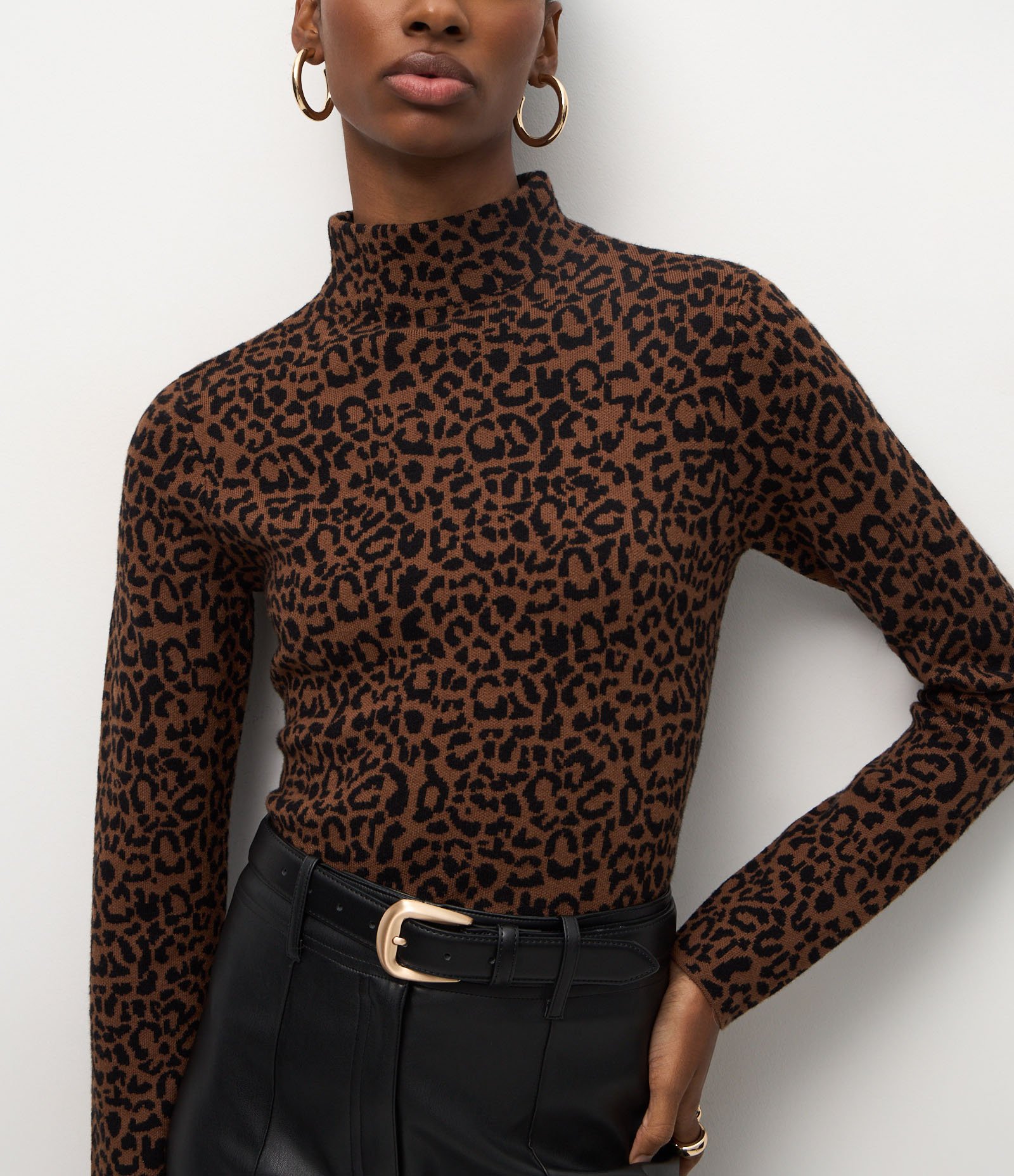 Blusa em Jacquard com Gola Alta e Estampa Animal Print Marrom 4