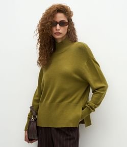 Blusa Alongada em Tricô com Gola Alta