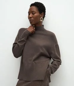 Blusa Alongada em Tricô com Gola Alta