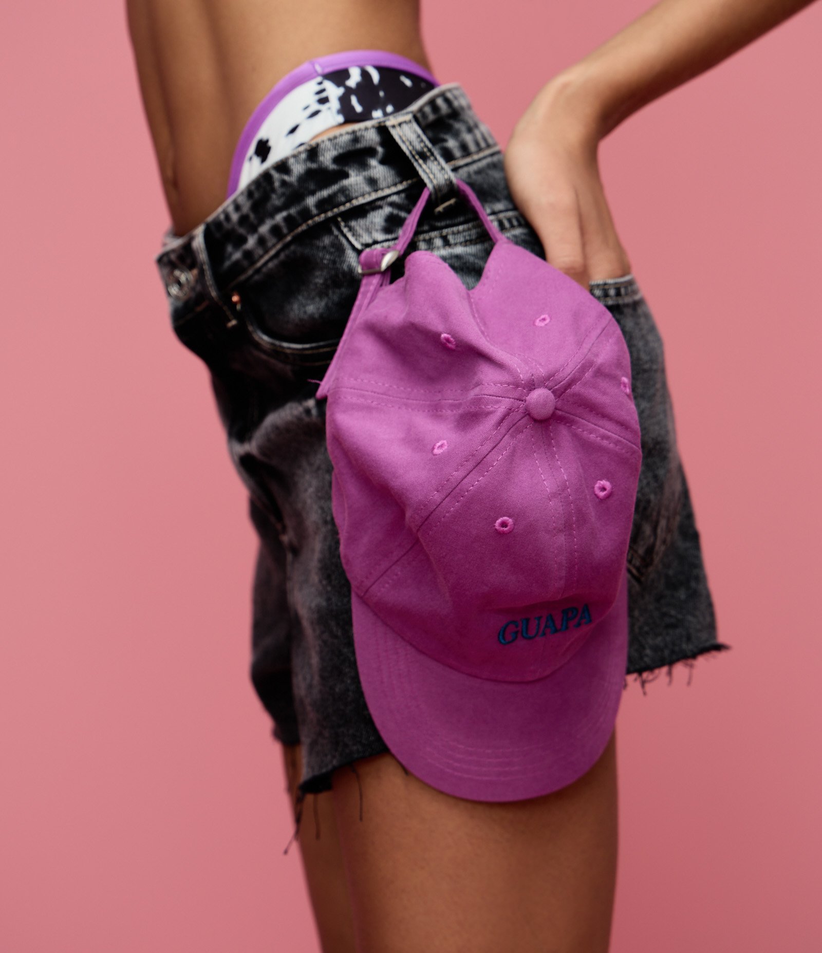 Boné em Sarja Aba Curva com Bordado Guapa Roxo 1