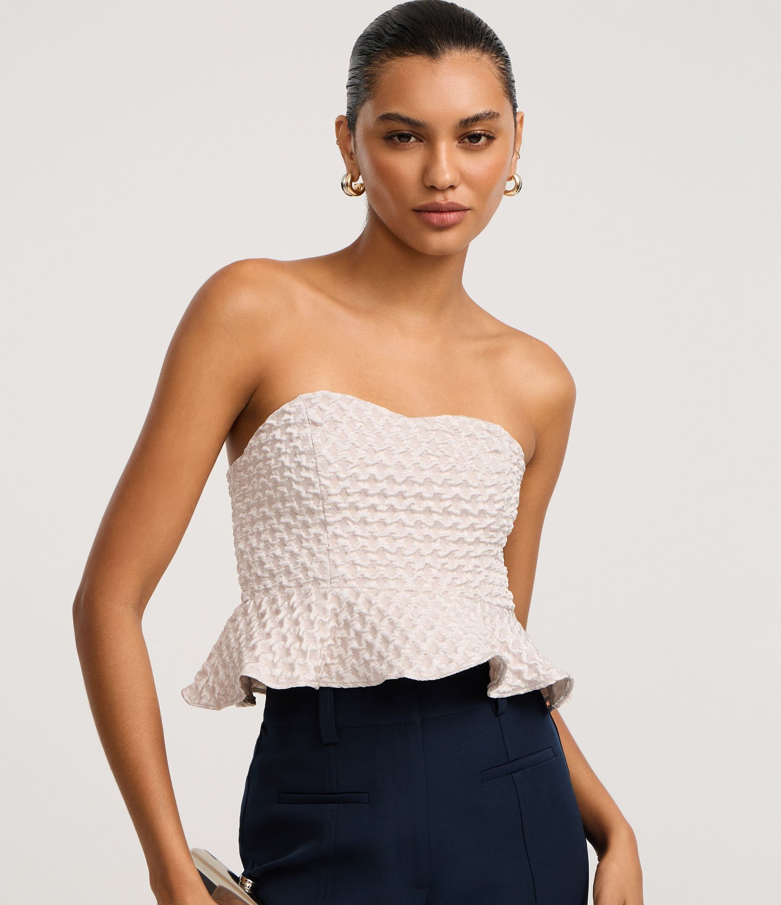Blusa Peplum em Jacquard com Textura Matelassê Bege 1