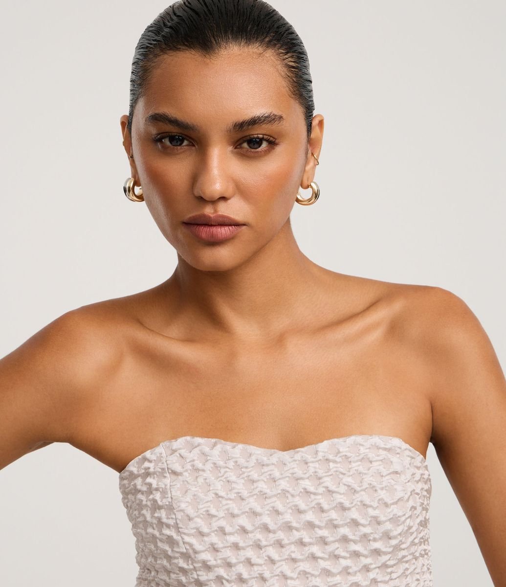 Blusa Peplum em Jacquard com Textura Matelassê Bege