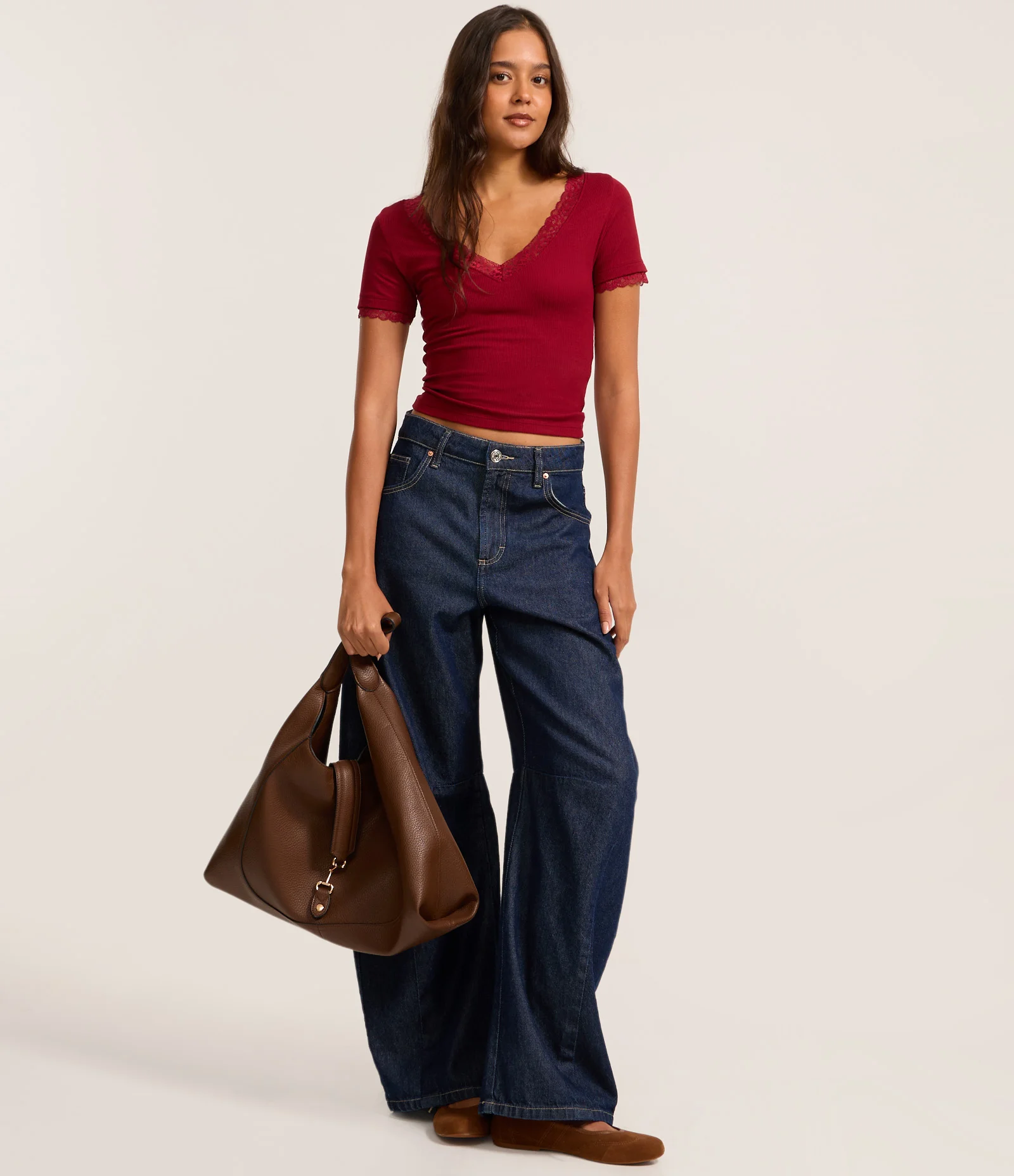 Blusa em Ribana com Decote V e Detalhe em Renda Vermelho 2