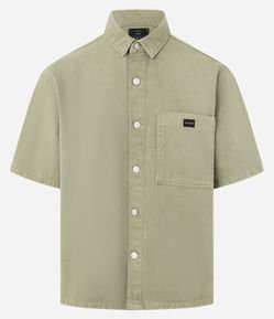 Camisa Boxy em Sarja Estonada com Bolso no Peito