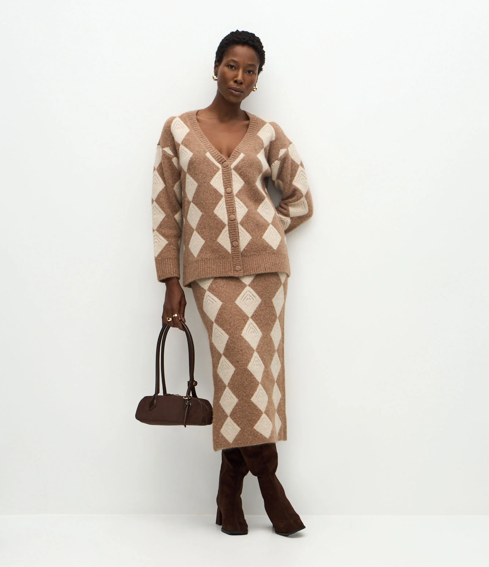 Saia Long Midi em Tricô Jacquard com Estampa Xadrez Bege 1