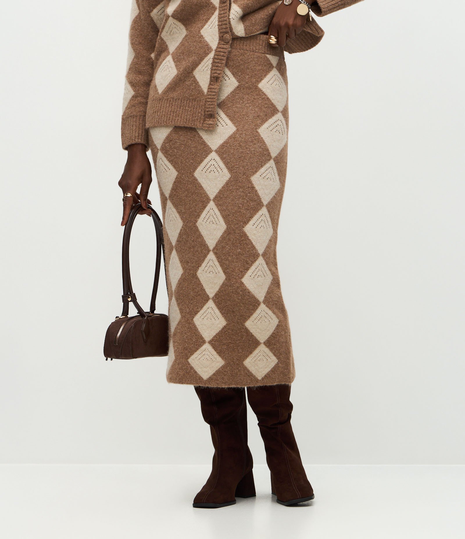Saia Long Midi em Tricô Jacquard com Estampa Xadrez Bege 3